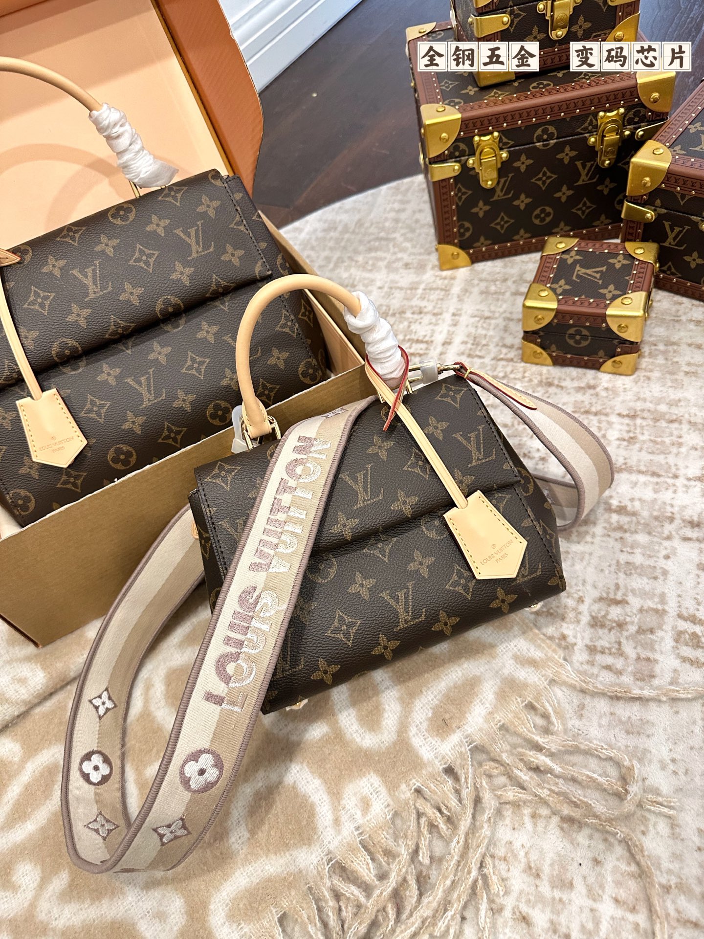 Louis Vuitton This monogrammed, single-shoulder/crossbody bag is so simple 😍 The more you look at it, the better it looks. The capacity is surprisingly generous.