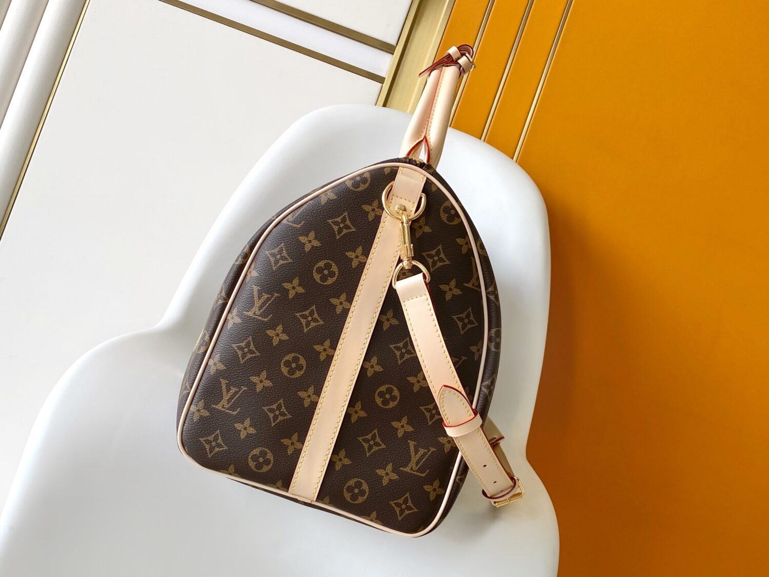 Louis Vuitton 2295 Monogram 50CM 163c01 Dynamic Chip This Keepall Bandoulière 50 travel bag features the Monogram design.