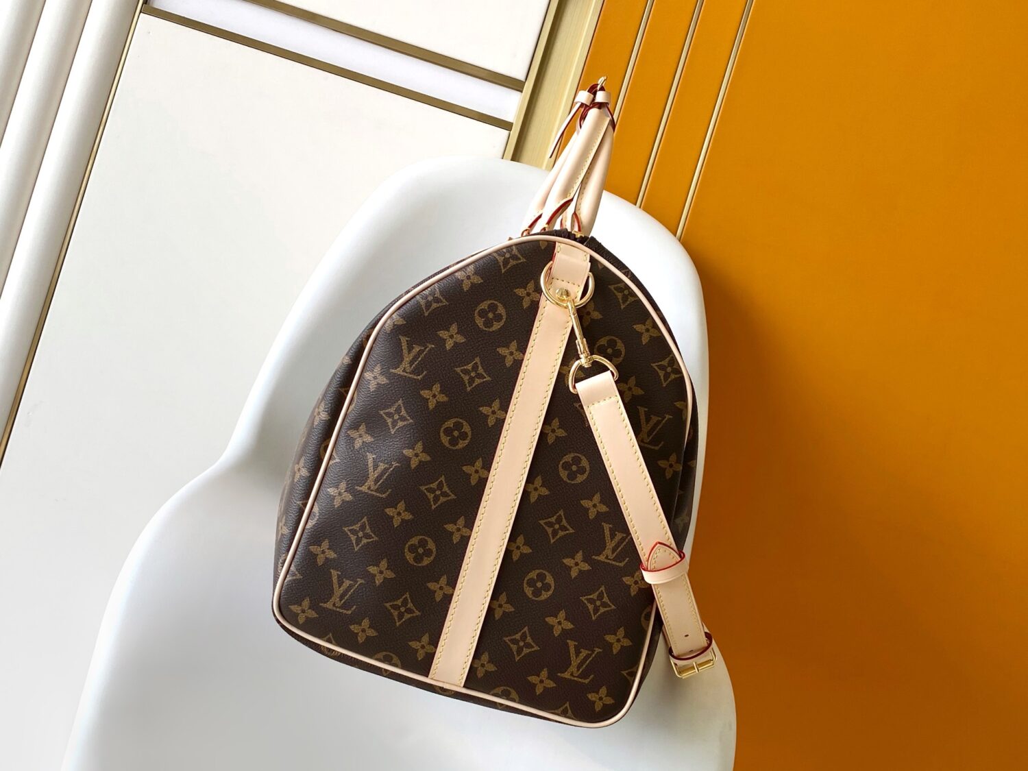 Louis Vuitton The Keepall Bandoulière 55 travel bag cleverly utilizes Monogram canvas to create ample space.