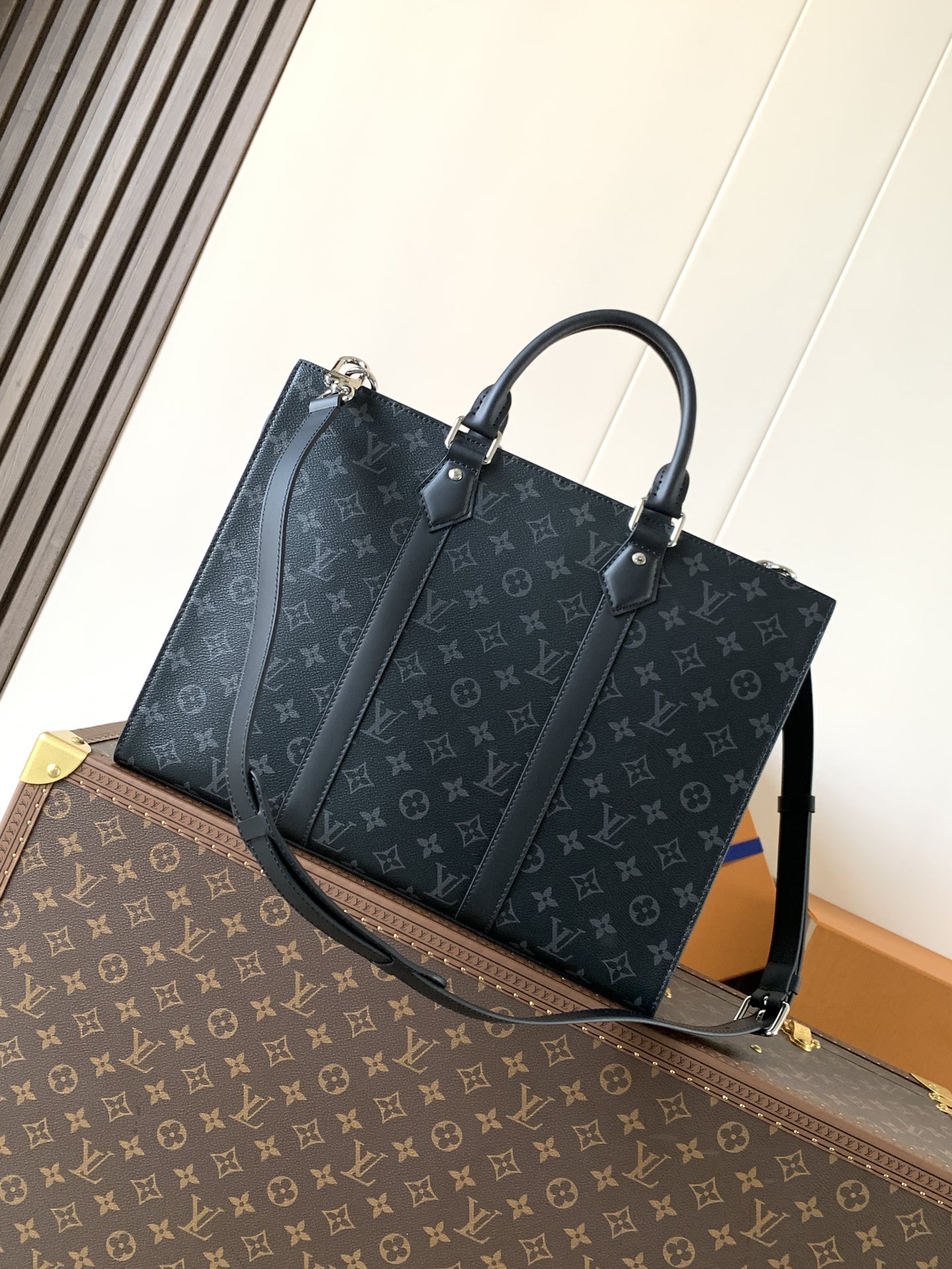 Louis Vuitton The M11742 black floral briefcase with zipper and 163C microcode chip is a Sac Plat 24H handbag with the elegant style of Monogram Eclipse coated canvas.