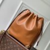 Louis Vuitton M29131 This Noé Trunk handbag is constructed from cowhide leather in a bucket bag shape.