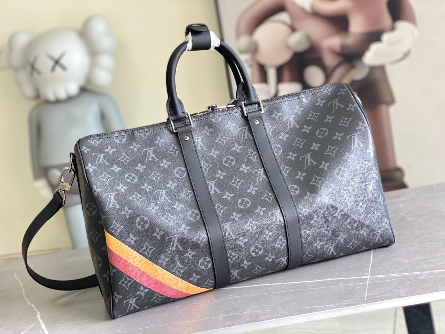 Louis Vuitton 01949 Rose Red. 13808 Red This Keepall Bandoulière 45 travel bag is