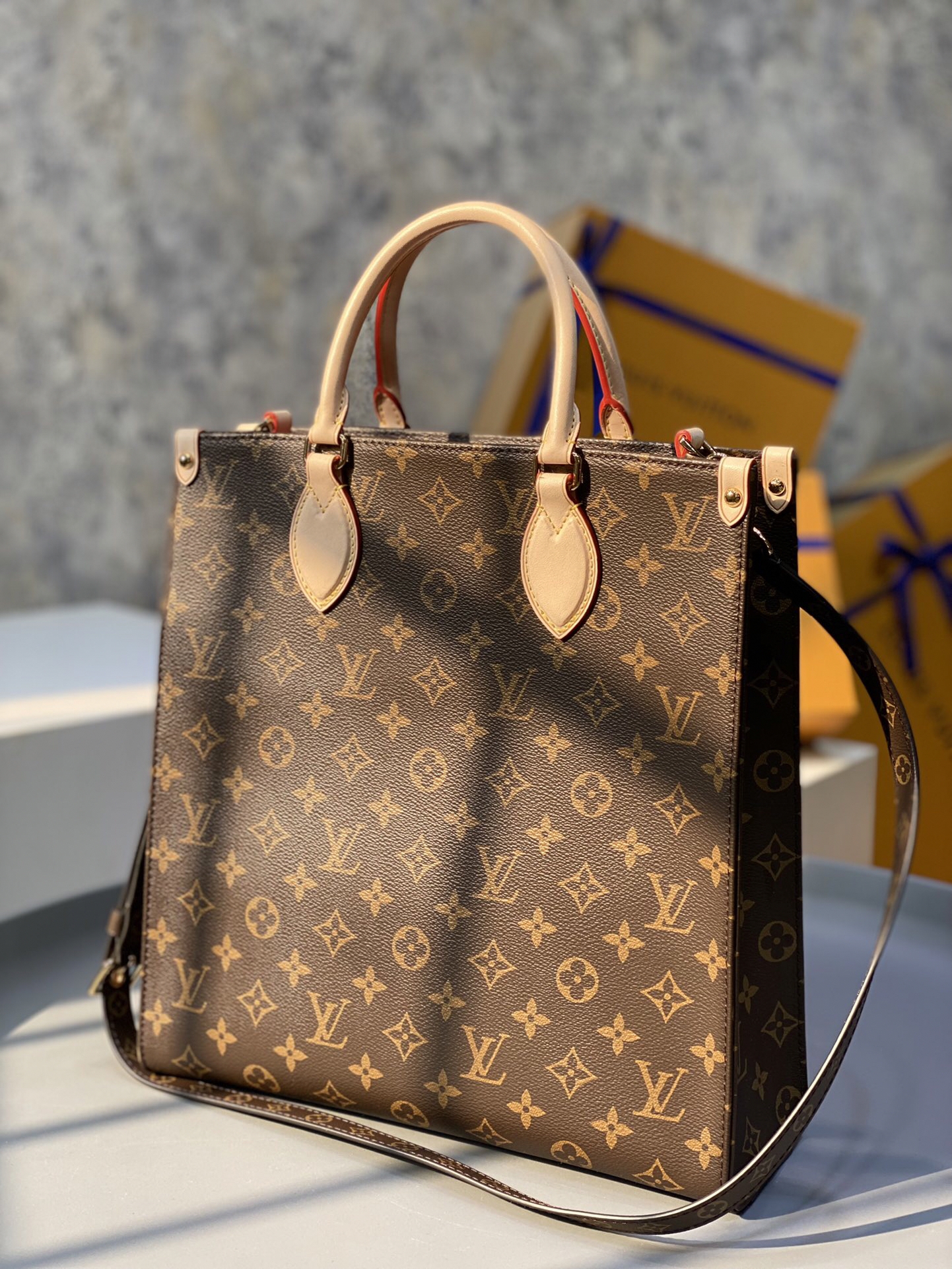 Louis Vuitton The M45848 classic Sac Plat medium handbag incorporates contemporary trends with its Monogram canvas and leather trim.