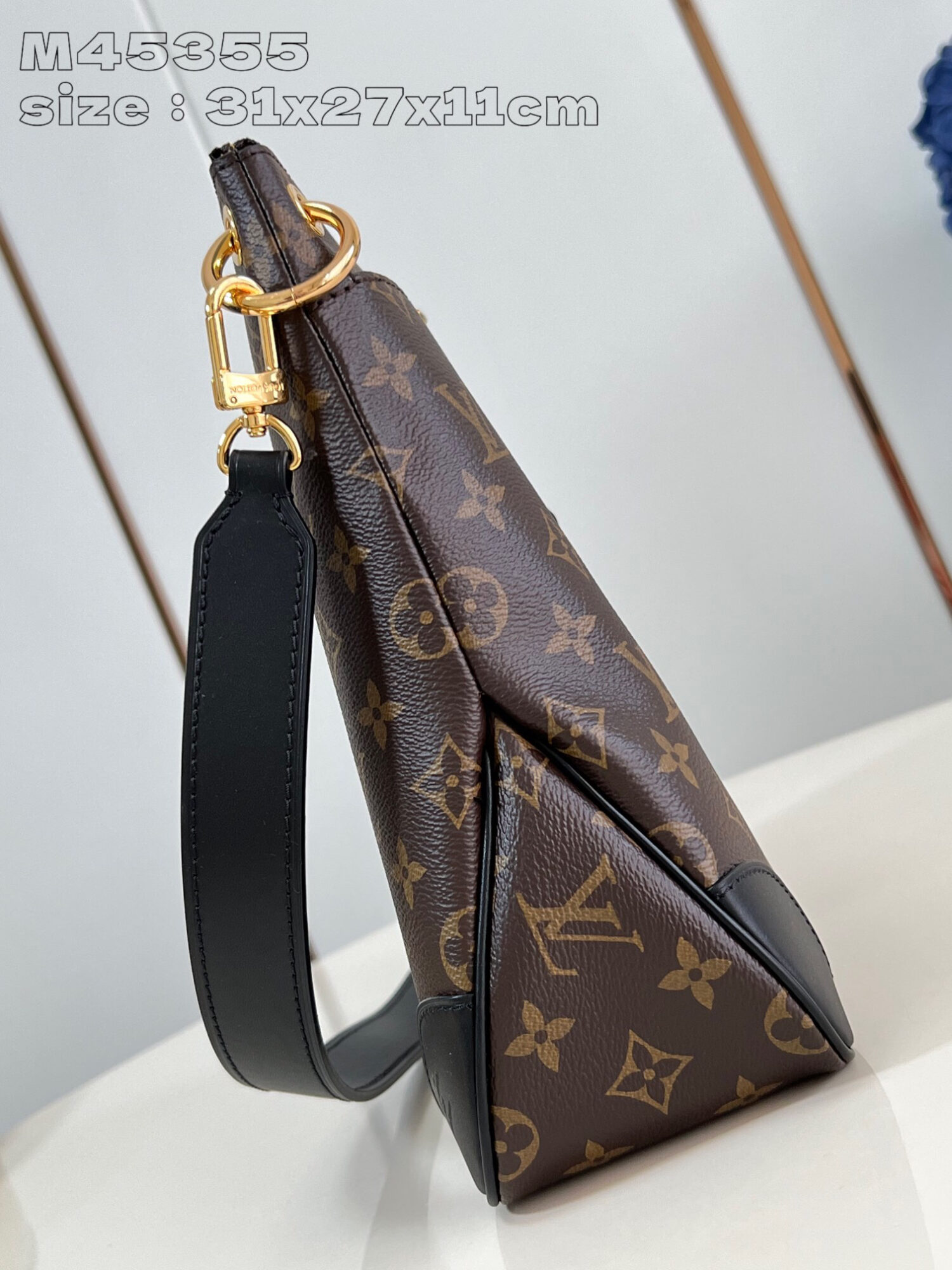 Louis Vuitton M45355 Introducing the new Odeon small handbag, which combines elegant style with practicality.