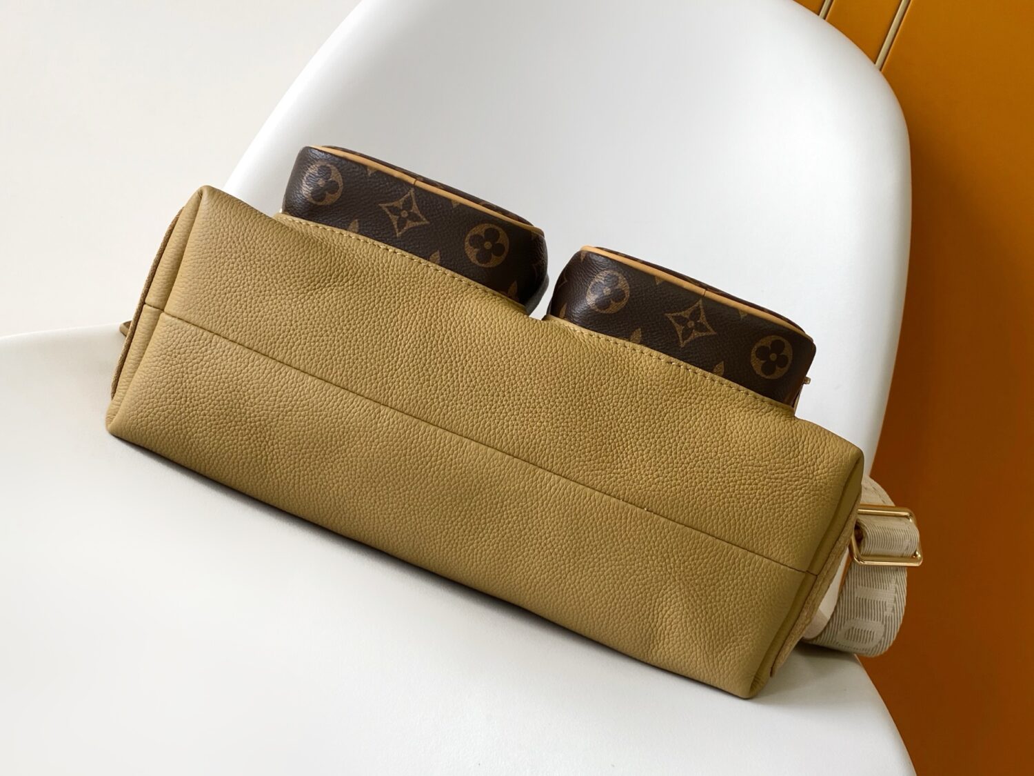 Louis Vuitton M12697 Full Khaki Leather Bag, Top-Tier Original, Dimensions Modified, Monogram Canvas, Classic Canvas with Wide Shoulder Strap