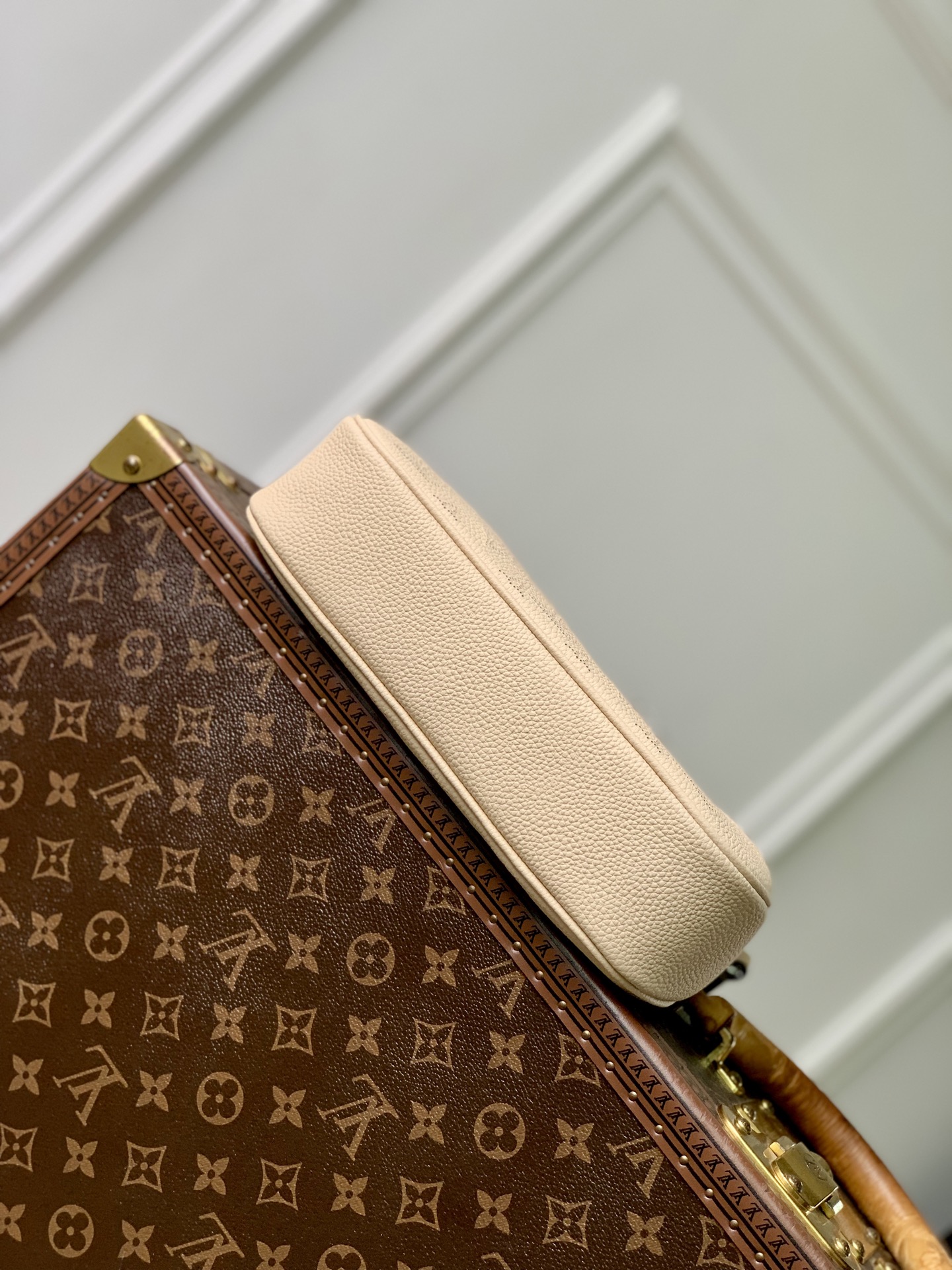 Louis Vuitton M27459 Off-white All Around small handbag from the Mahina series.
