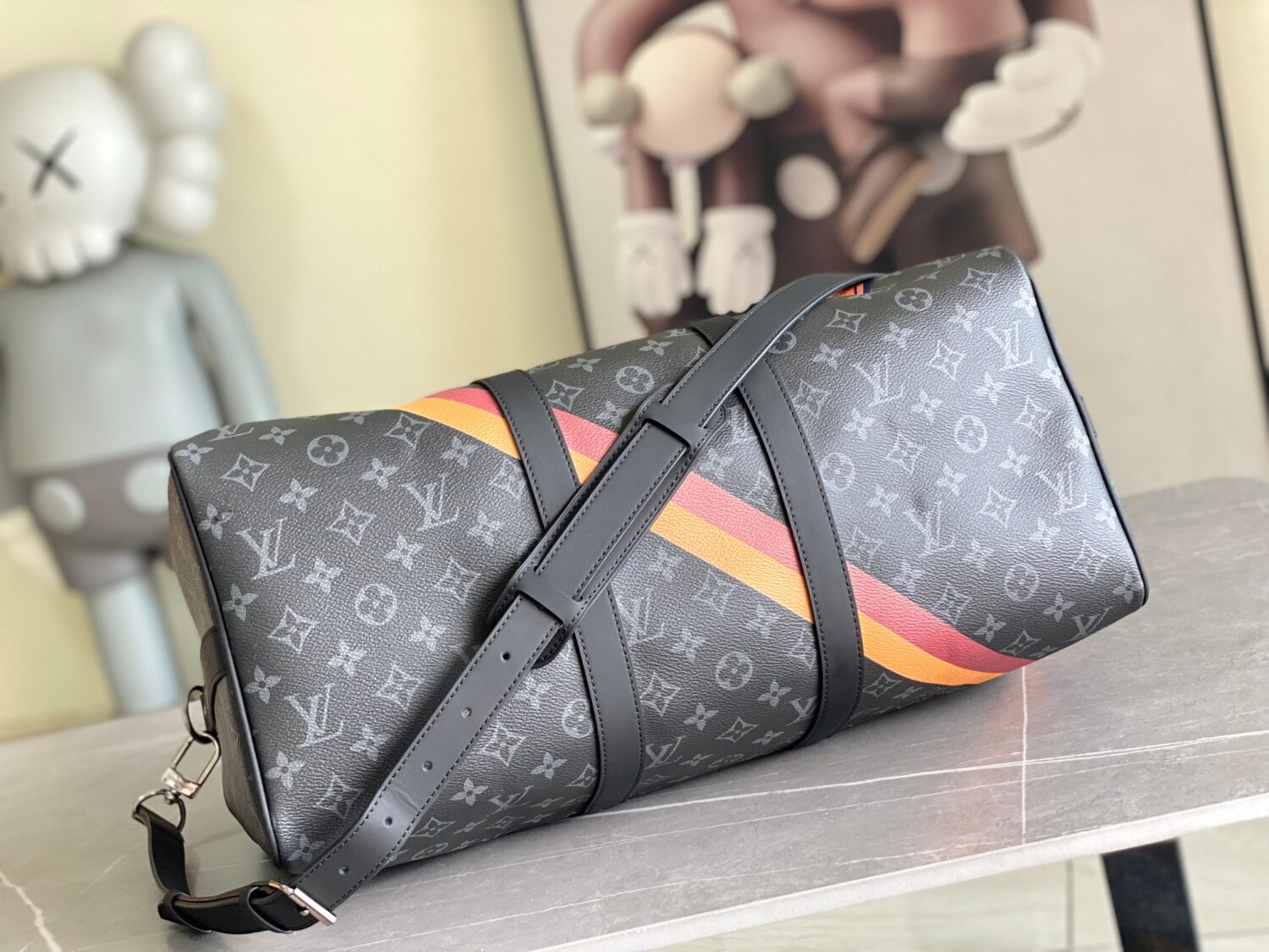 Louis Vuitton 01949 Rose Red. 13808 Red This Keepall Bandoulière 45 travel bag is