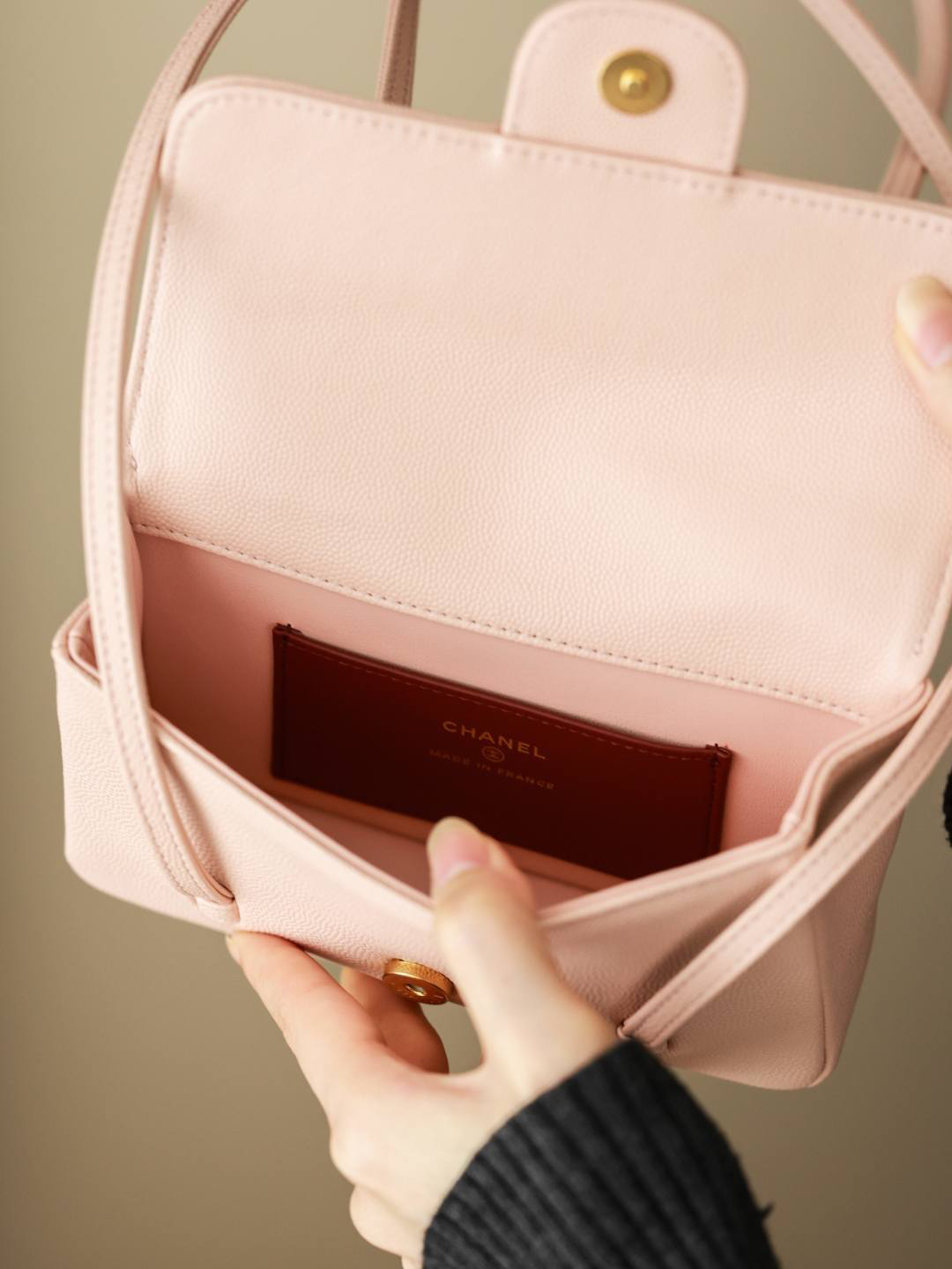 This underarm bag is called Preppy Coco, the King of Bags.