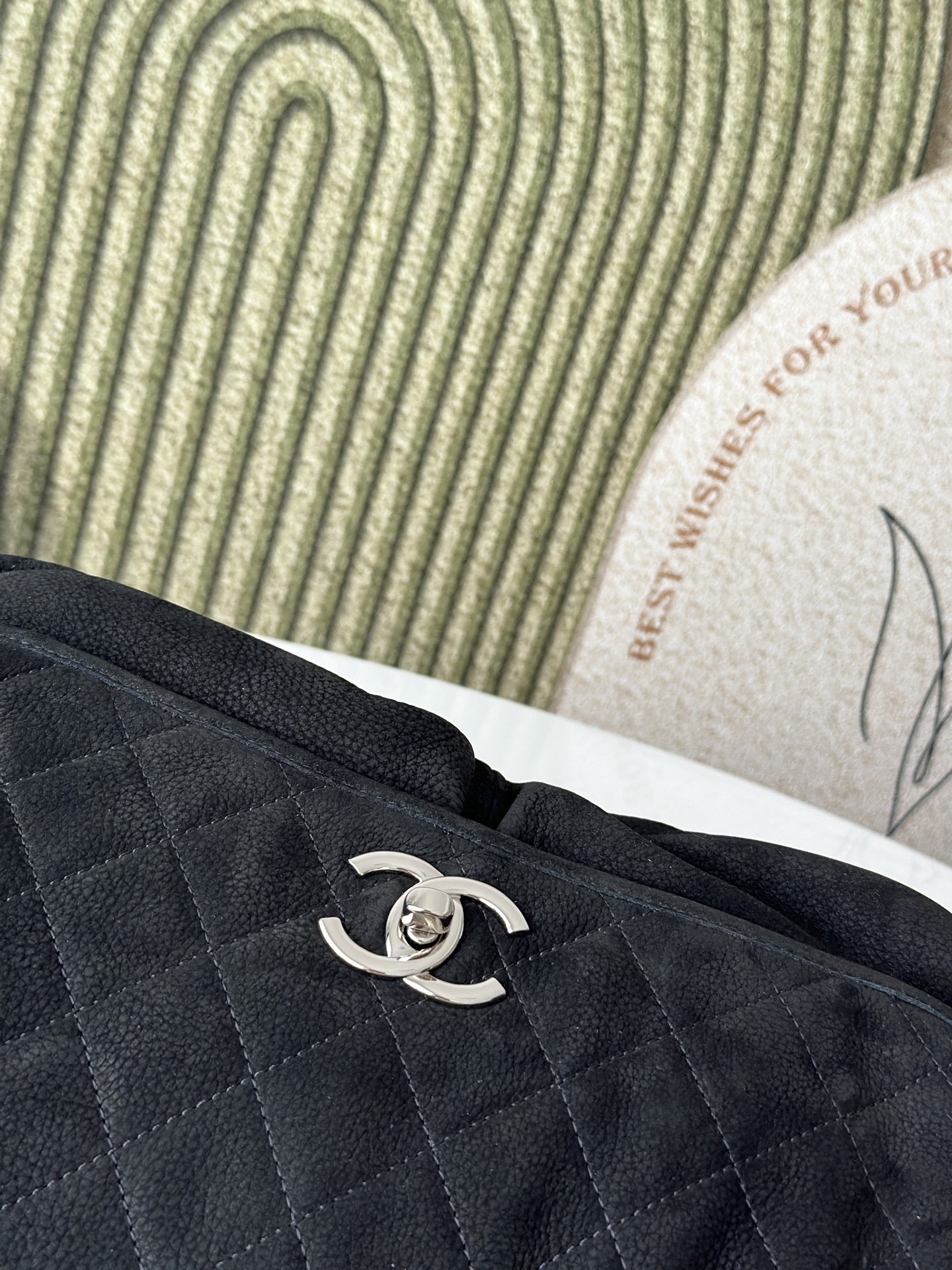 Extra-large logo suede double-pocket chain bag with 8 pockets – perfect for airport shopping!