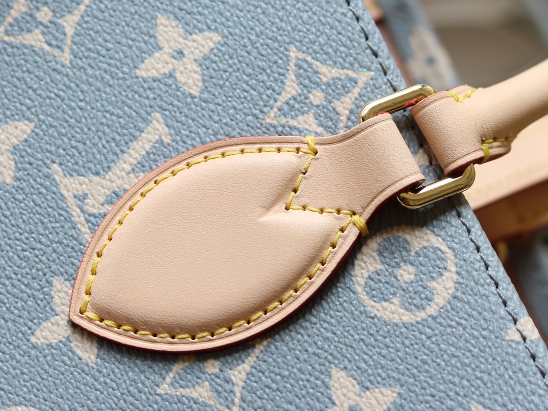 Louis Vuitton M12415 is the official version. This OnTheGo MM offers a seasonal reinterpretation of Louis Vuitton's iconic Monogram canvas.