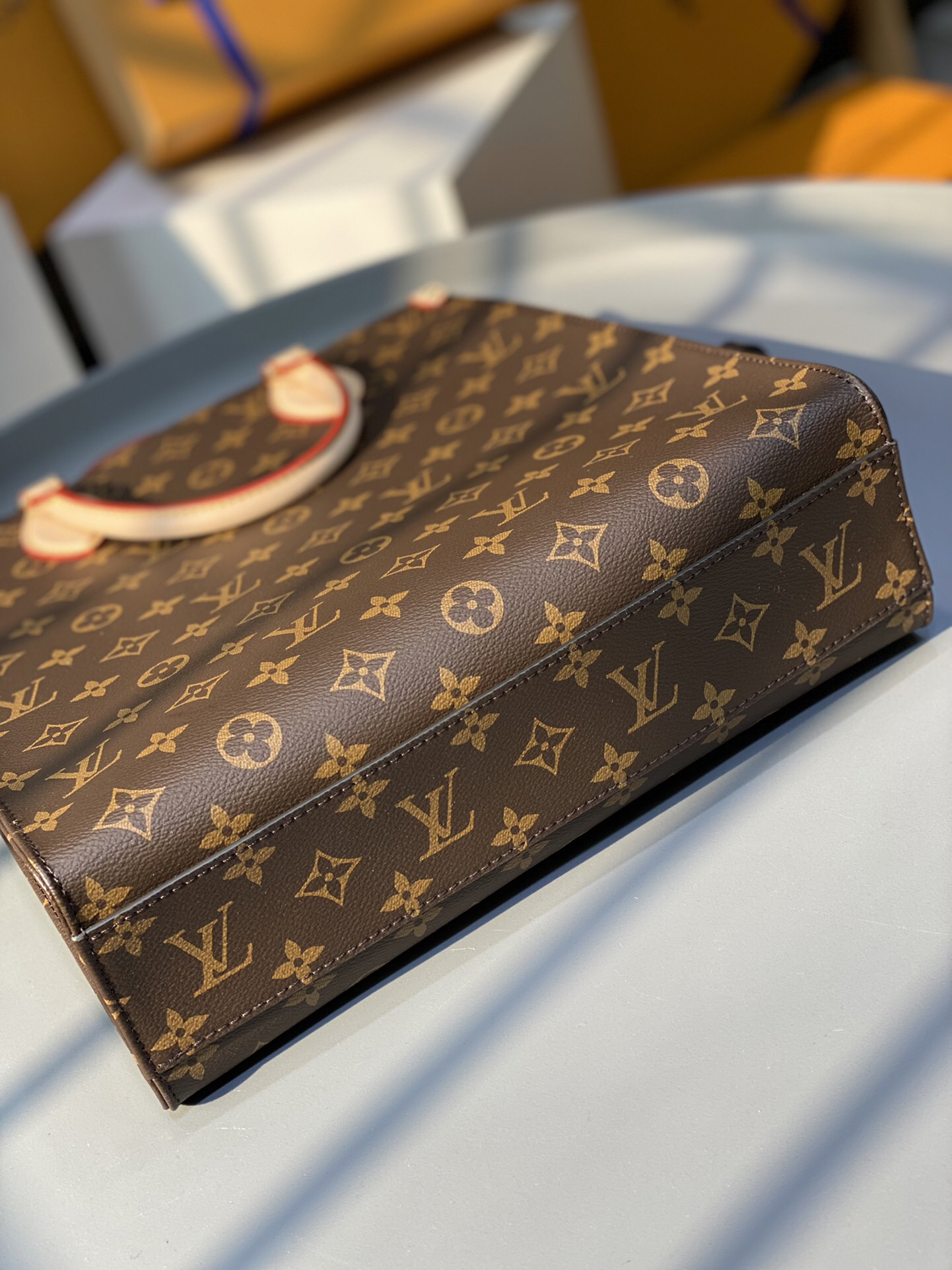 Louis Vuitton The M45848 classic Sac Plat medium handbag incorporates contemporary trends with its Monogram canvas and leather trim.