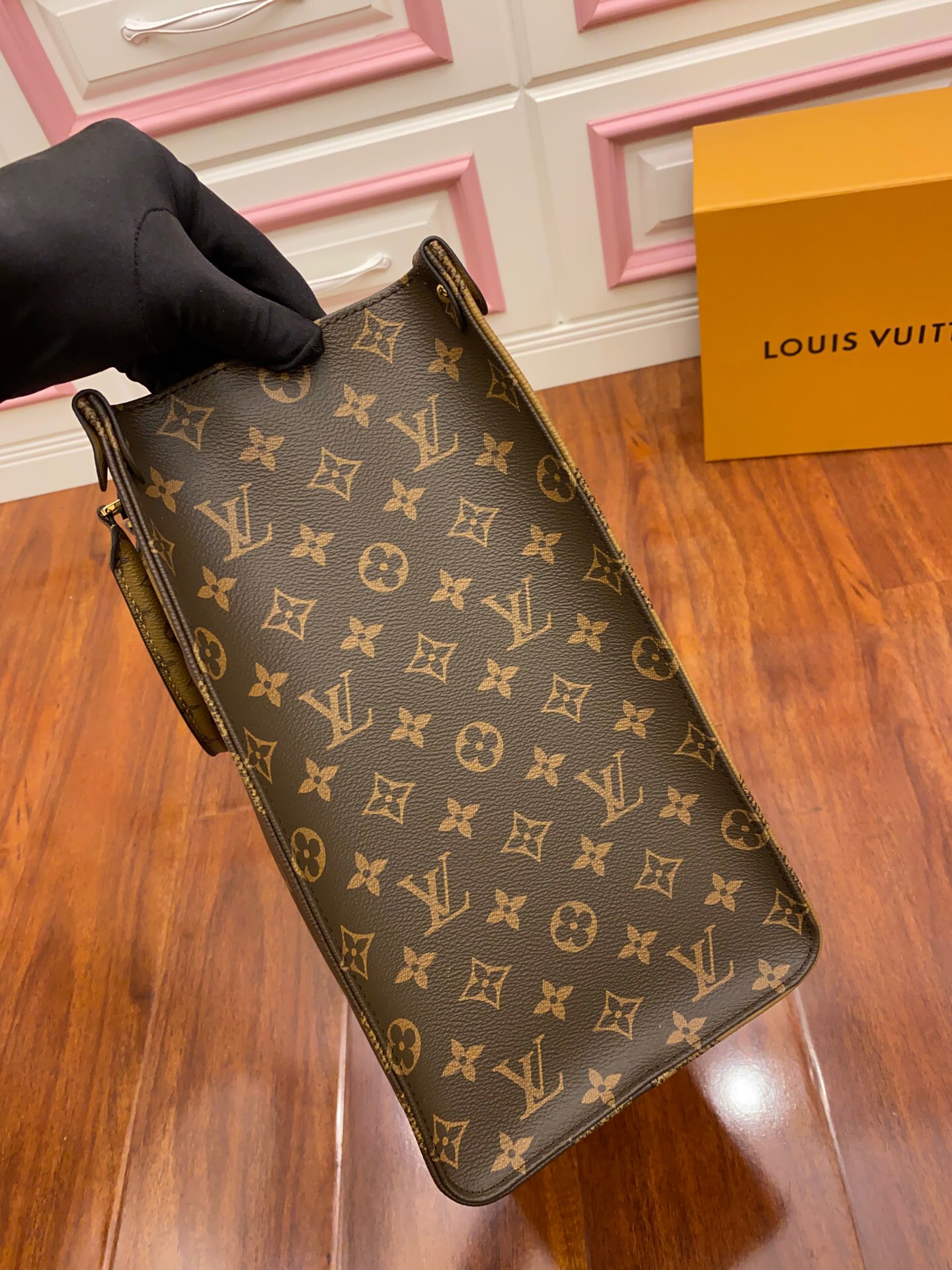 Louis Vuitton M45320 (volume model) uses imported original fabric.