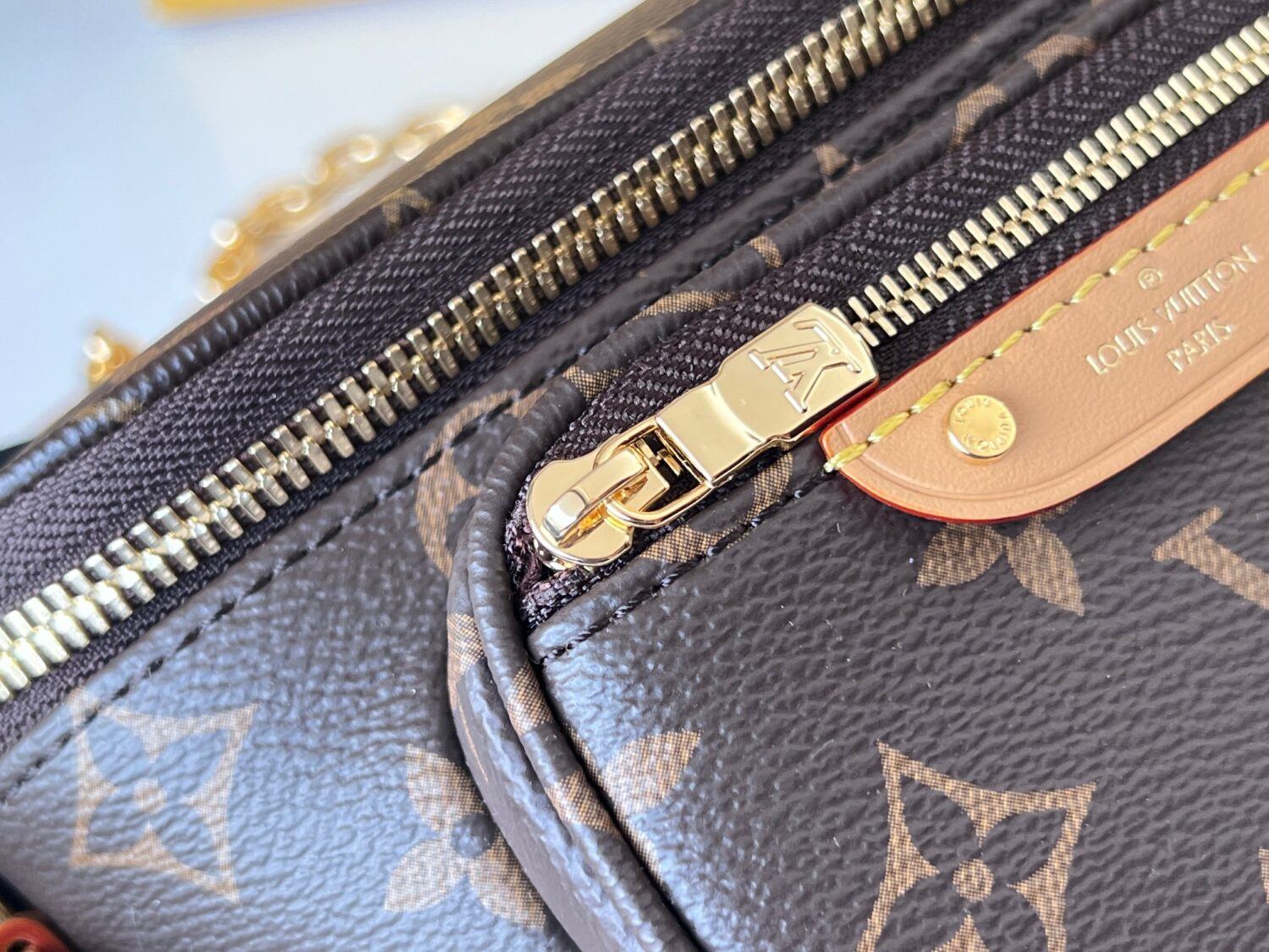 Louis Vuitton【Mini Bumbag】M82335 Monogram Canvas This Mini Bumbag is from the LV Gradient series.