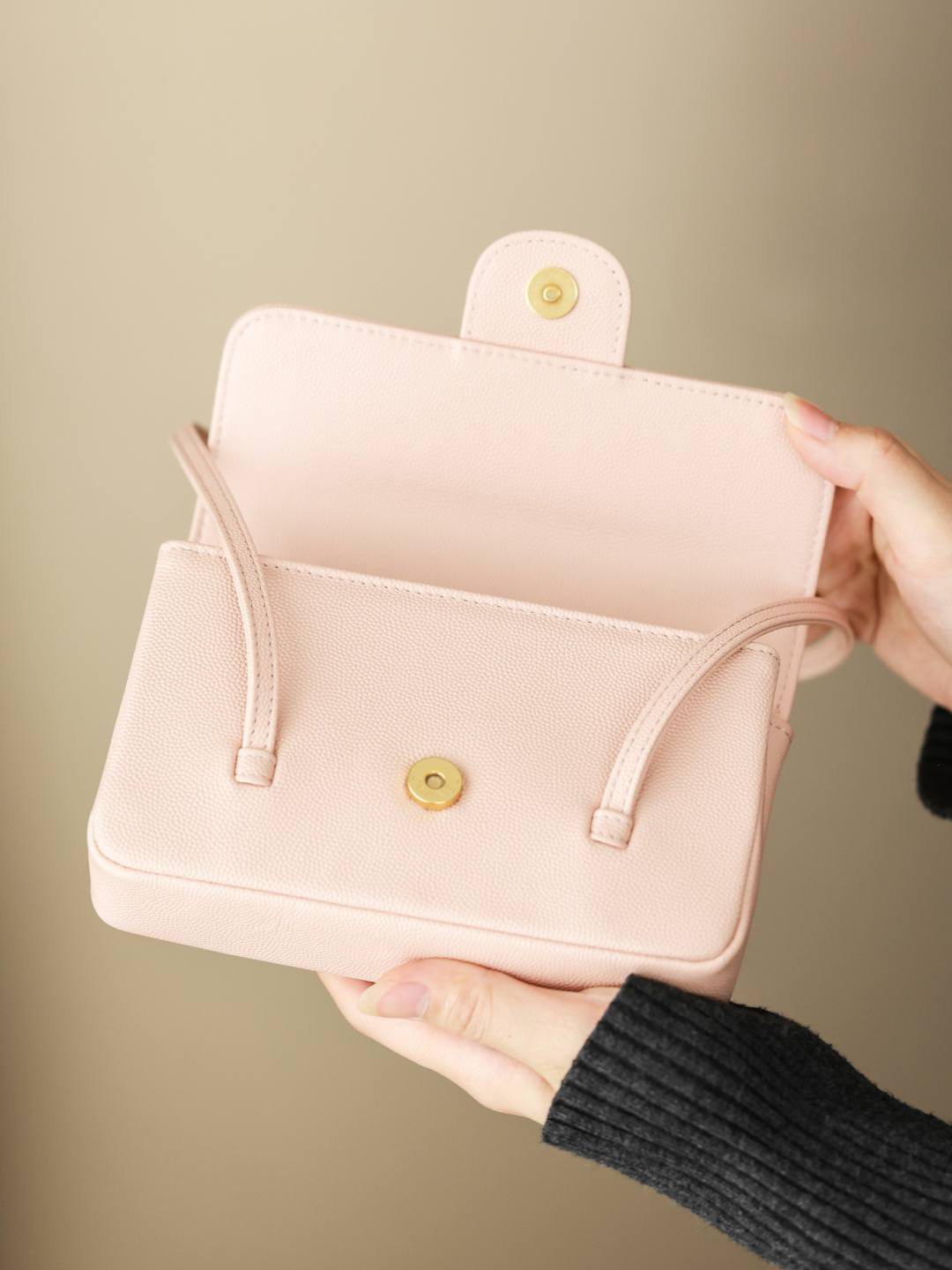 This underarm bag is called Preppy Coco, the King of Bags.