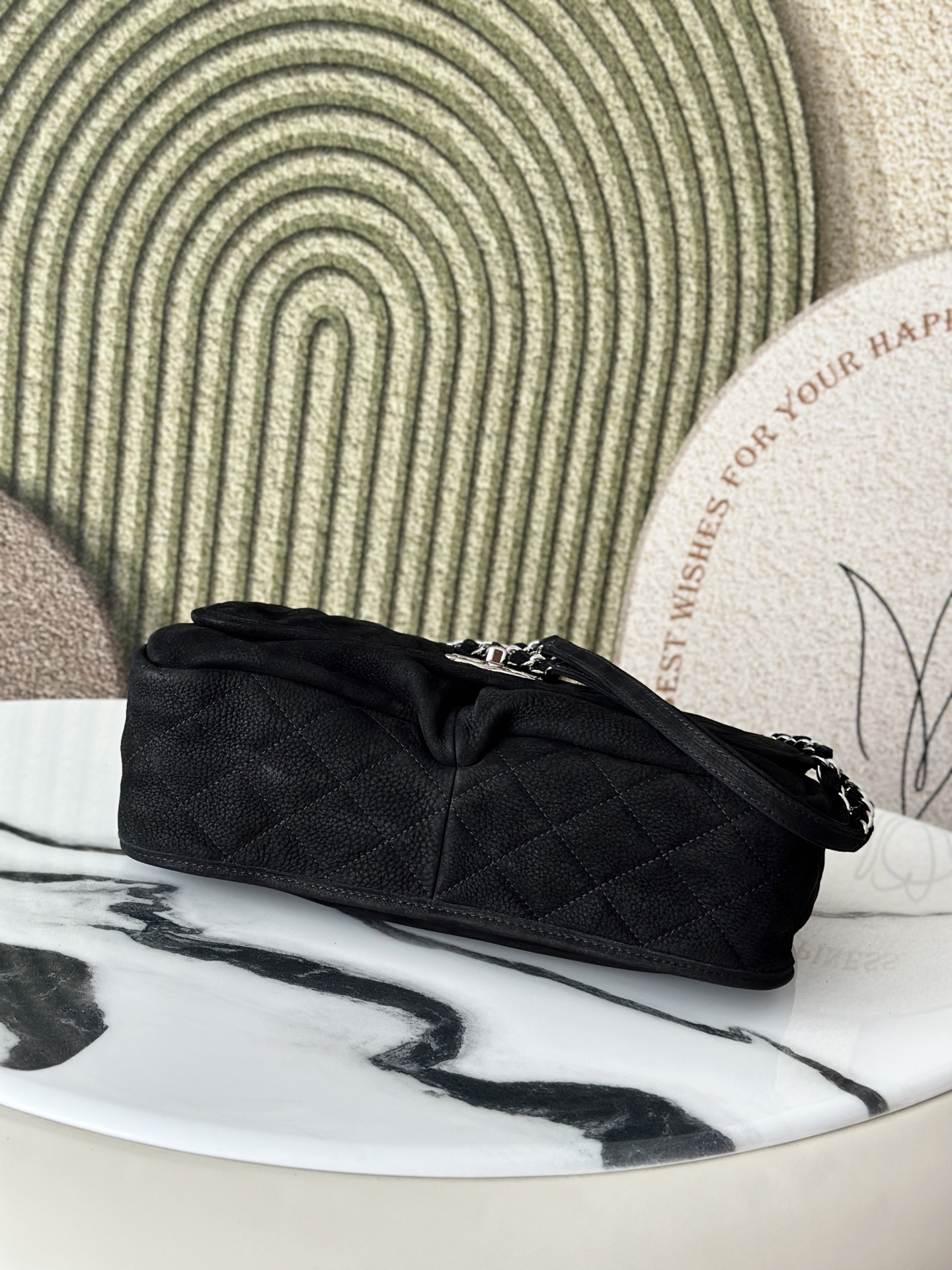 Extra-large logo suede double-pocket chain bag with 8 pockets – perfect for airport shopping!