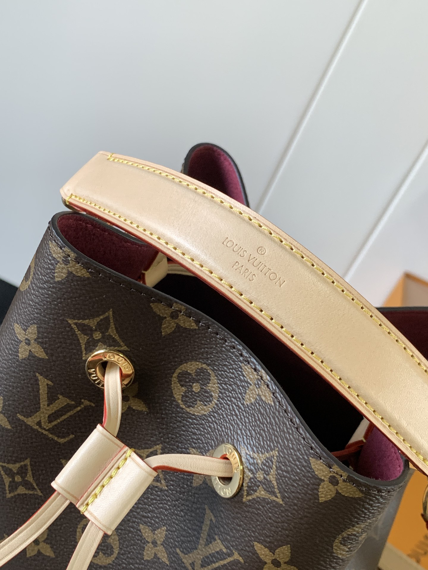 Louis Vuitton M46581 Monogram Canvas Mini Bucket Bag Series NÉONOÉ BB Handbag, featuring a Monogram canvas BB adorned with natural leather.