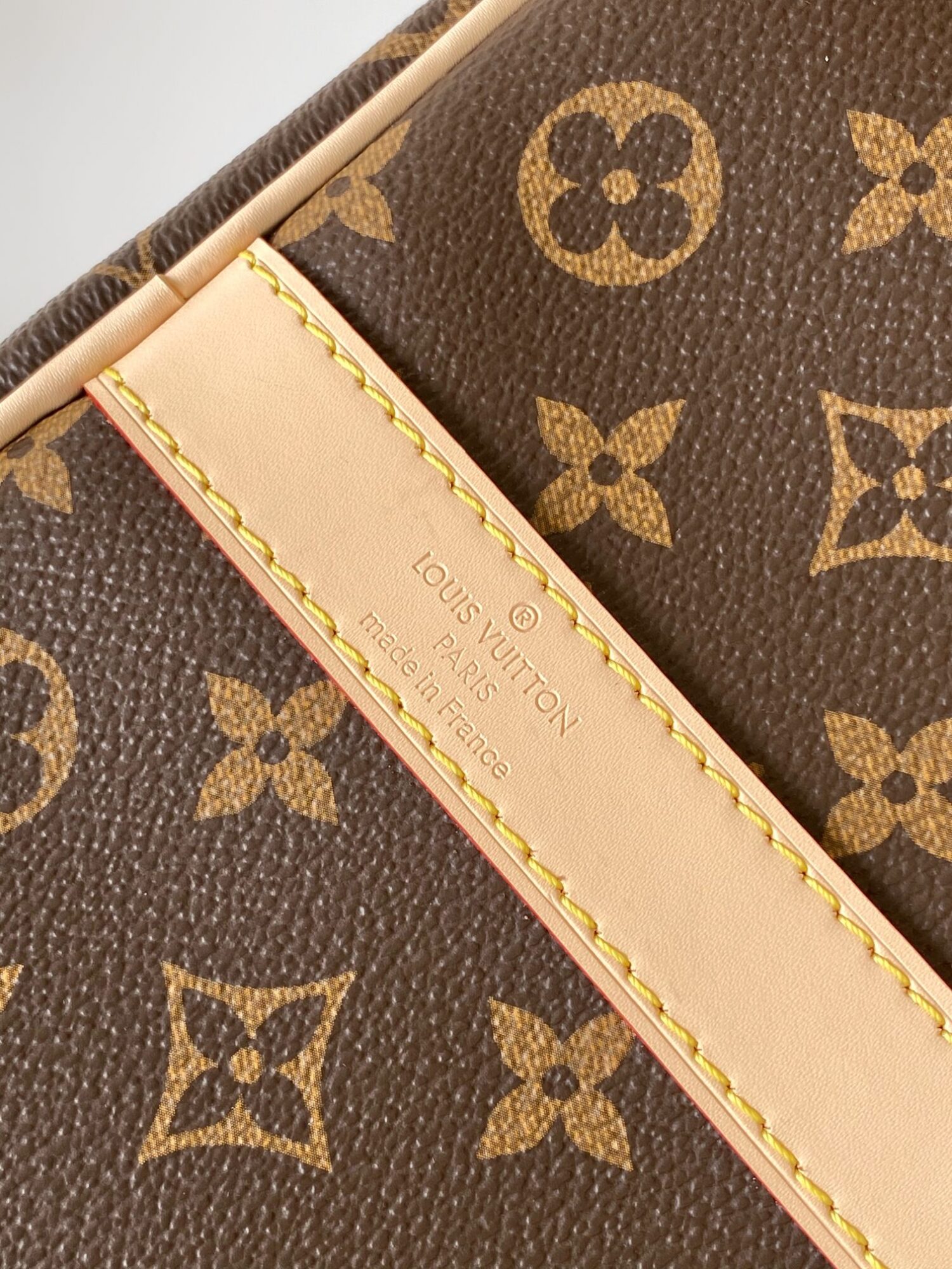 Louis Vuitton 2295 Monogram 50CM 163c01 Dynamic Chip This Keepall Bandoulière 50 travel bag features the Monogram design.