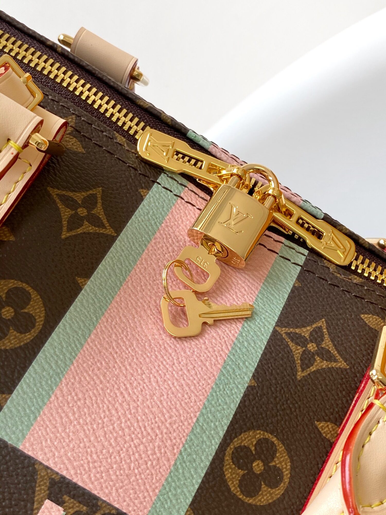 Louis Vuitton The Keepall Bandoulière 55 travel bag cleverly utilizes Monogram canvas to create ample space.