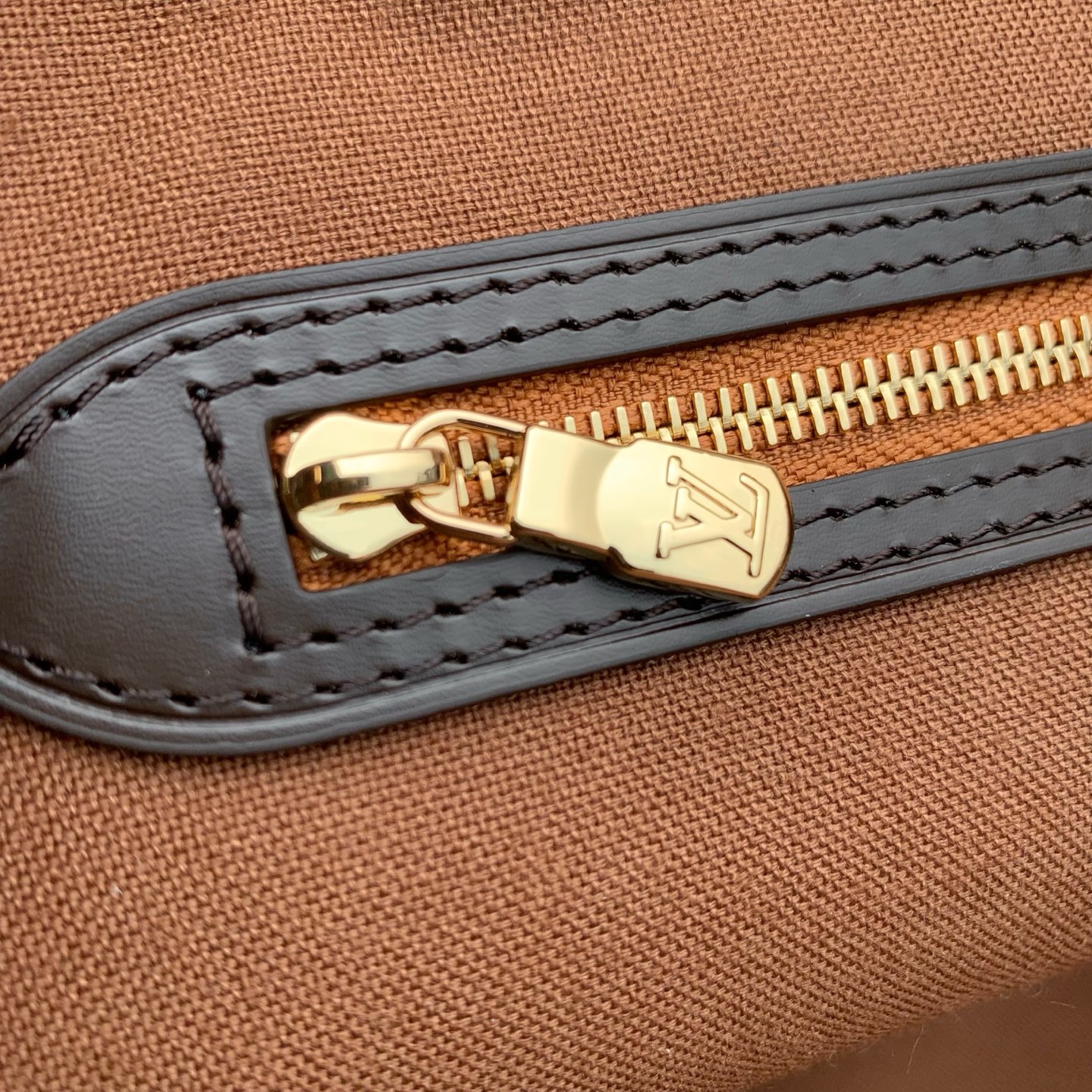 Louis Vuitton M28918 This Neverfull medium handbag is from the Monogram Eden collection.