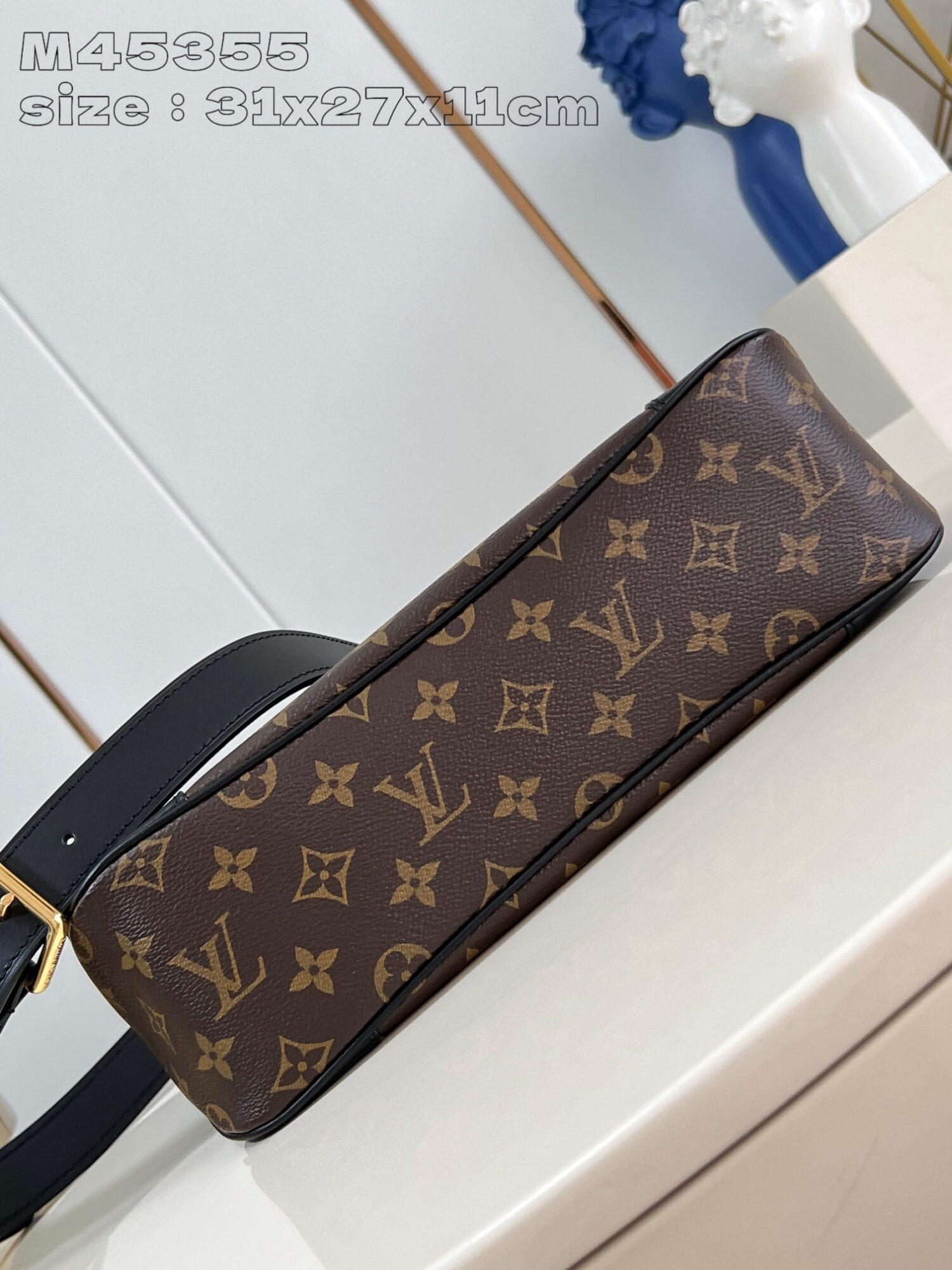 Louis Vuitton M45355 Introducing the new Odeon small handbag, which combines elegant style with practicality.