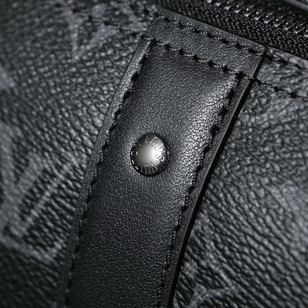 Louis Vuitton 𝐊𝐞𝐞𝐩𝐚𝐥𝐥 𝐂𝐢𝐭𝐲 #M45936# The 𝕂𝕖𝕖𝕡𝕒𝕝𝕝 series has always been a favorite among trendy men.