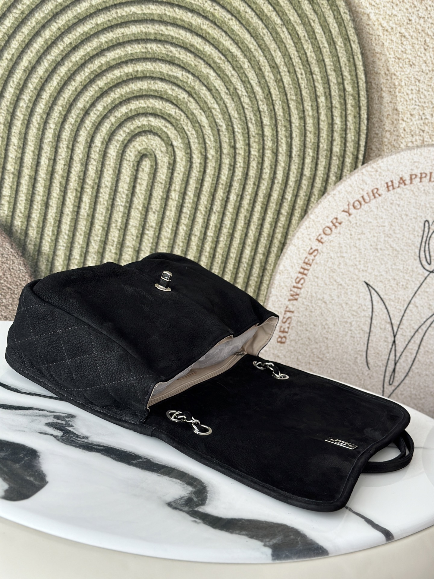 Extra-large logo suede double-pocket chain bag with 8 pockets – perfect for airport shopping!