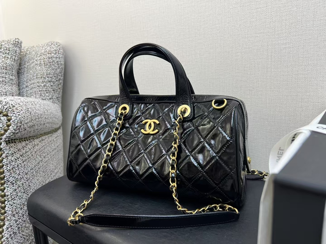 Chanel with complete packaging  25a is so eye-catching!