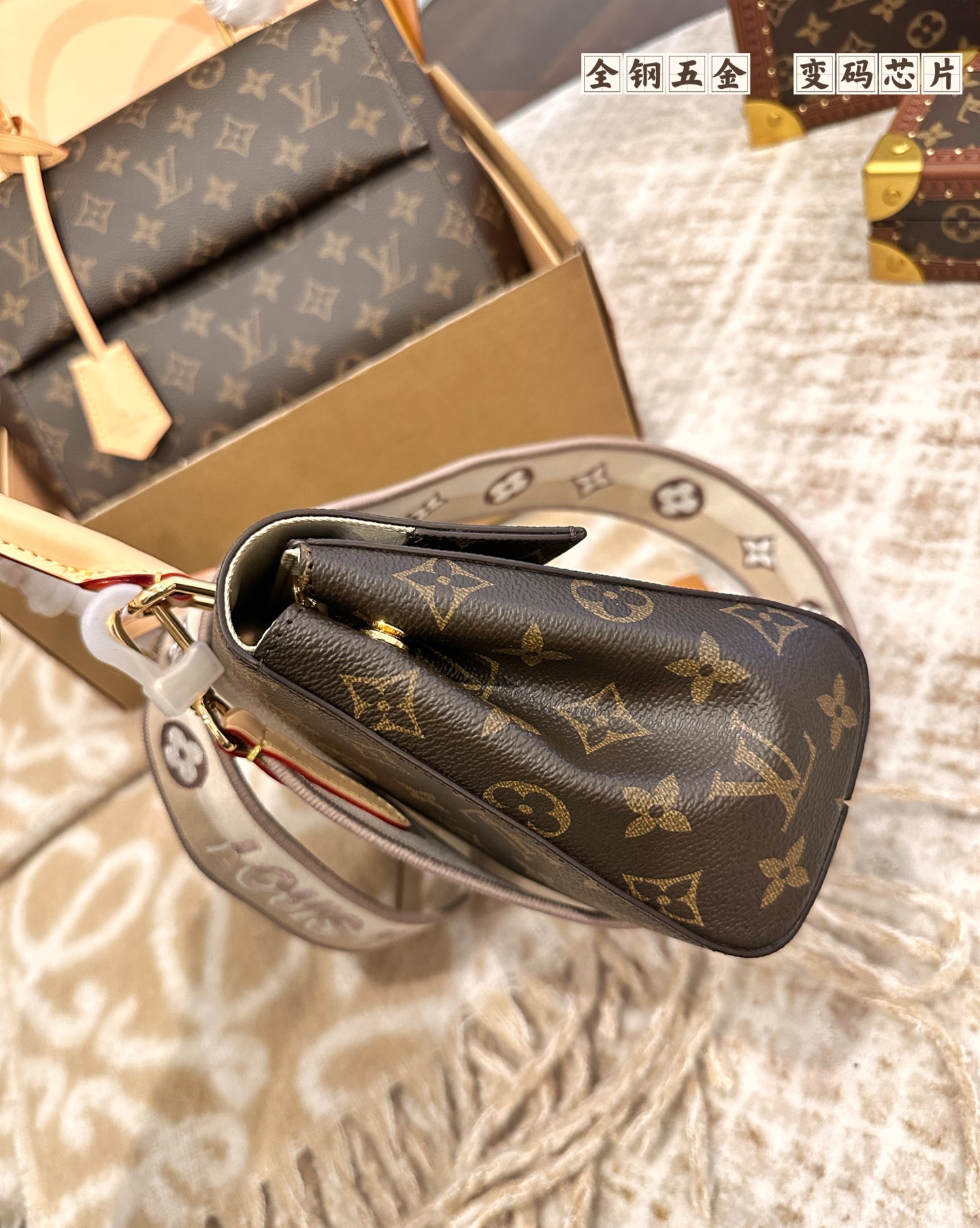 Louis Vuitton This monogrammed, single-shoulder/crossbody bag is so simple 😍 The more you look at it, the better it looks. The capacity is surprisingly generous.