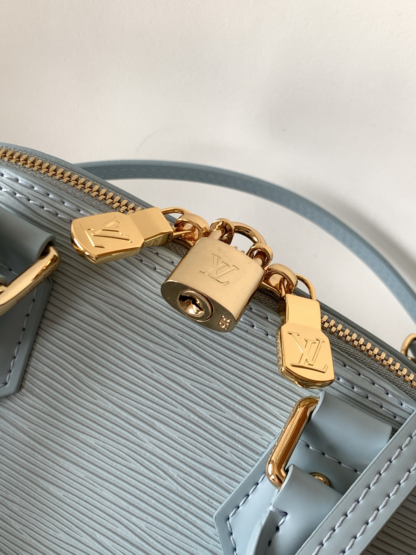 M13670 Black Water Ripple Pattern 14197 Light Blue Water Ripple Pattern (Figurine) Louis Vuitton x Murak bjs Series