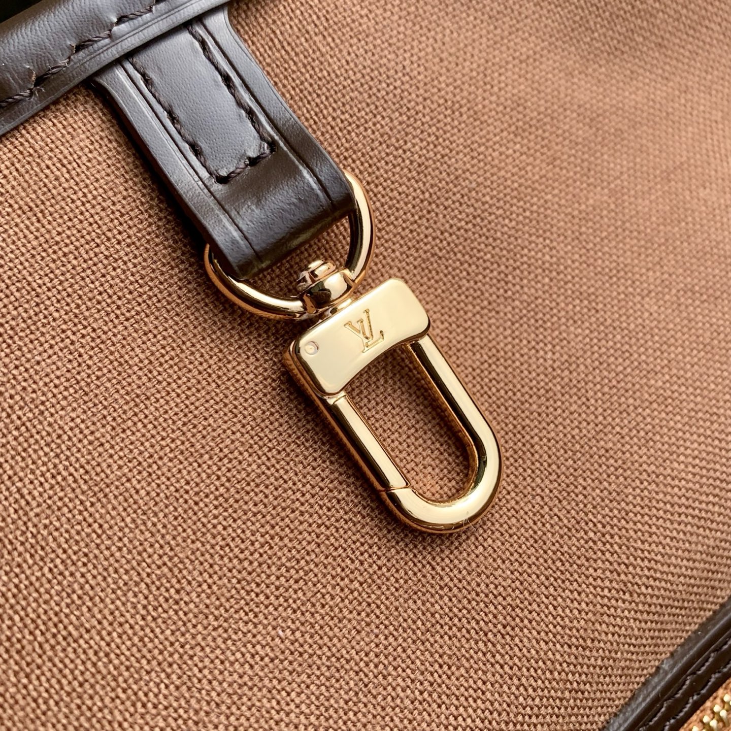 Louis Vuitton M28918 This Neverfull medium handbag is from the Monogram Eden collection.