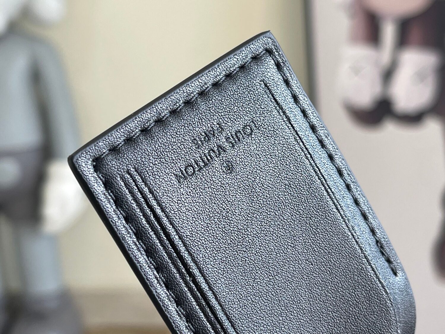 Louis Vuitton M46406 Black Floral Polka Dot Yayoi Kusama Handbag: This handbag encapsulates the classic silhouette of a travel bag and is crafted from embossed leather.