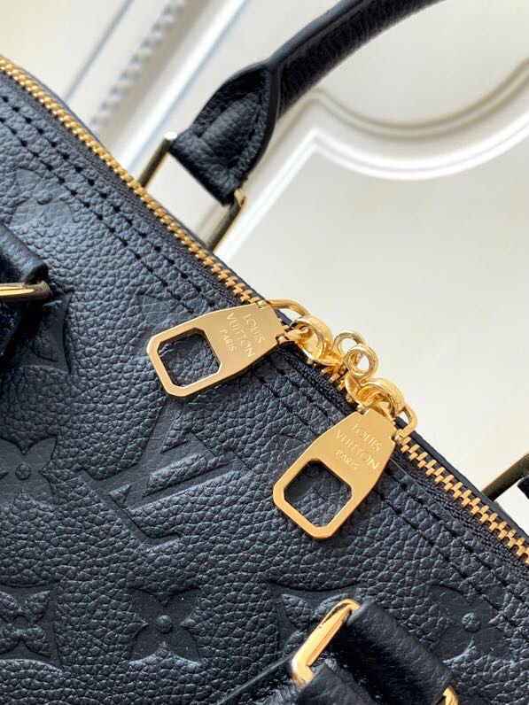 Louis Vuitton M44832 NEO ALMA bb embossed Empreinte leather has a soft feel