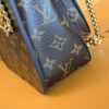 Louis Vuitton【NEW CHAIN ​​BAG】Model: M45592 This chain bag features a delicate design crafted from Monogram canvas.