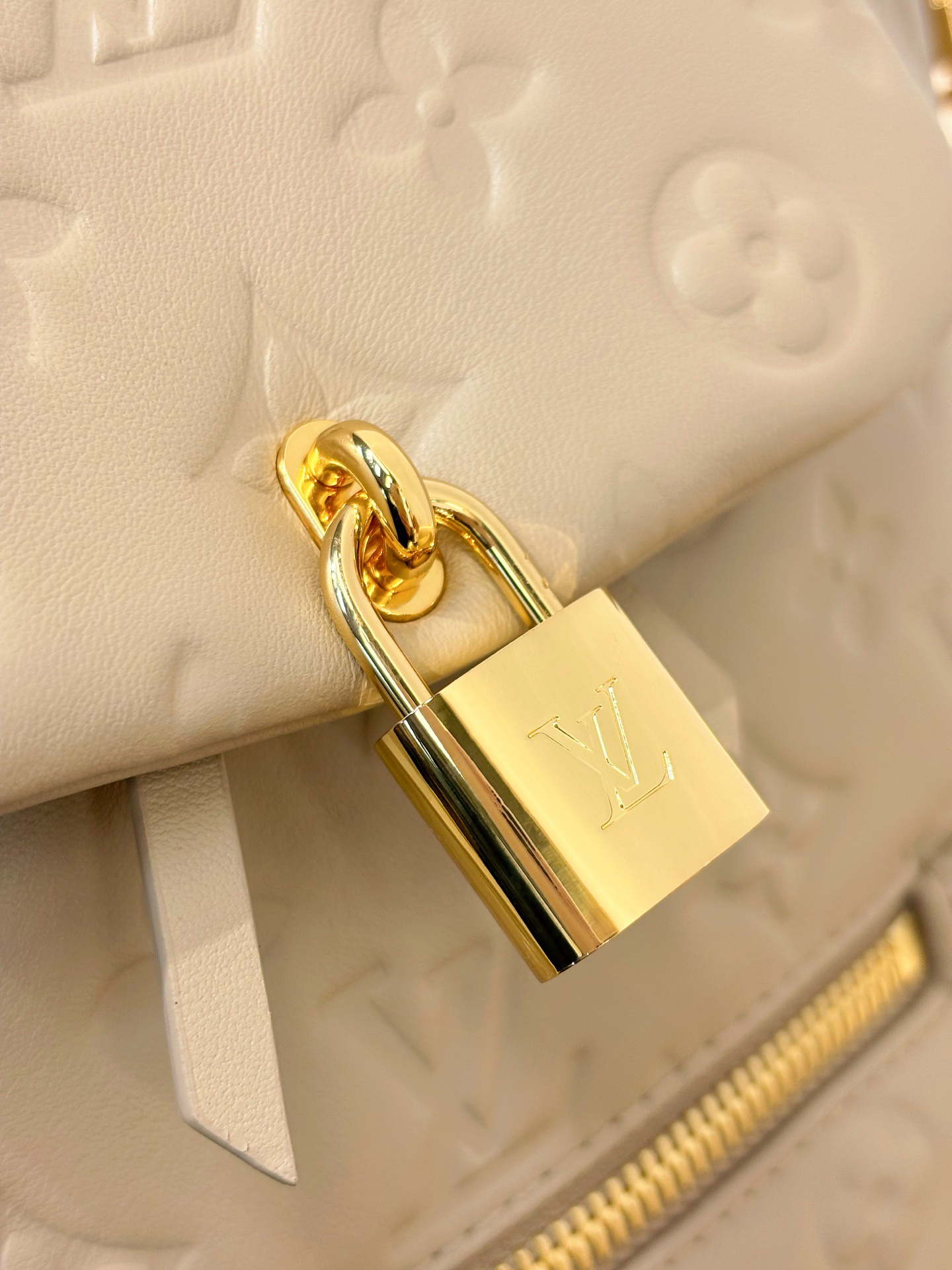 Louis Vuitton The Coussin Backpack small handbag, featuring a striking backpack design, joins the Coussin collection.