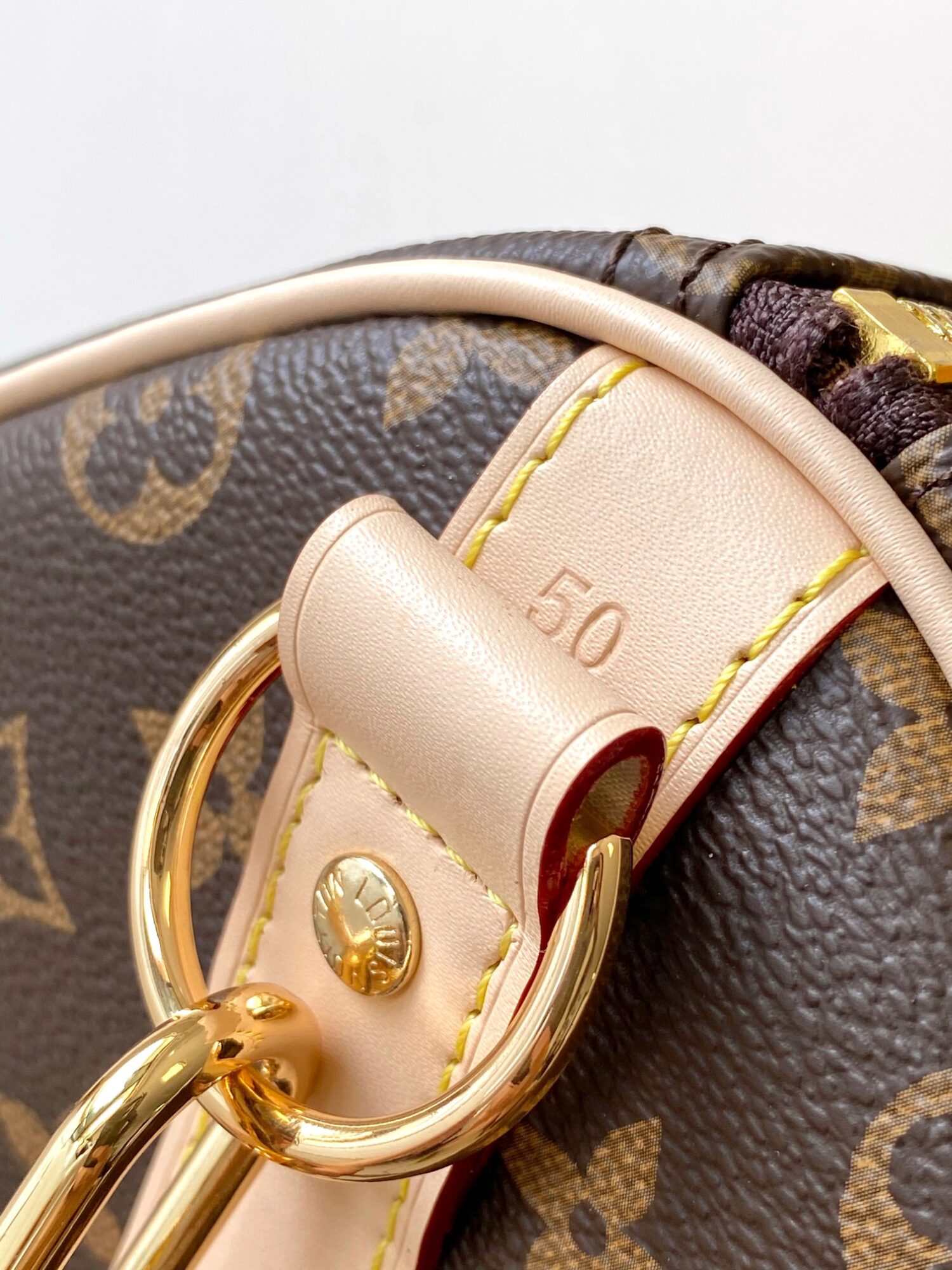 Louis Vuitton 2295 Monogram 50CM 163c01 Dynamic Chip This Keepall Bandoulière 50 travel bag features the Monogram design.