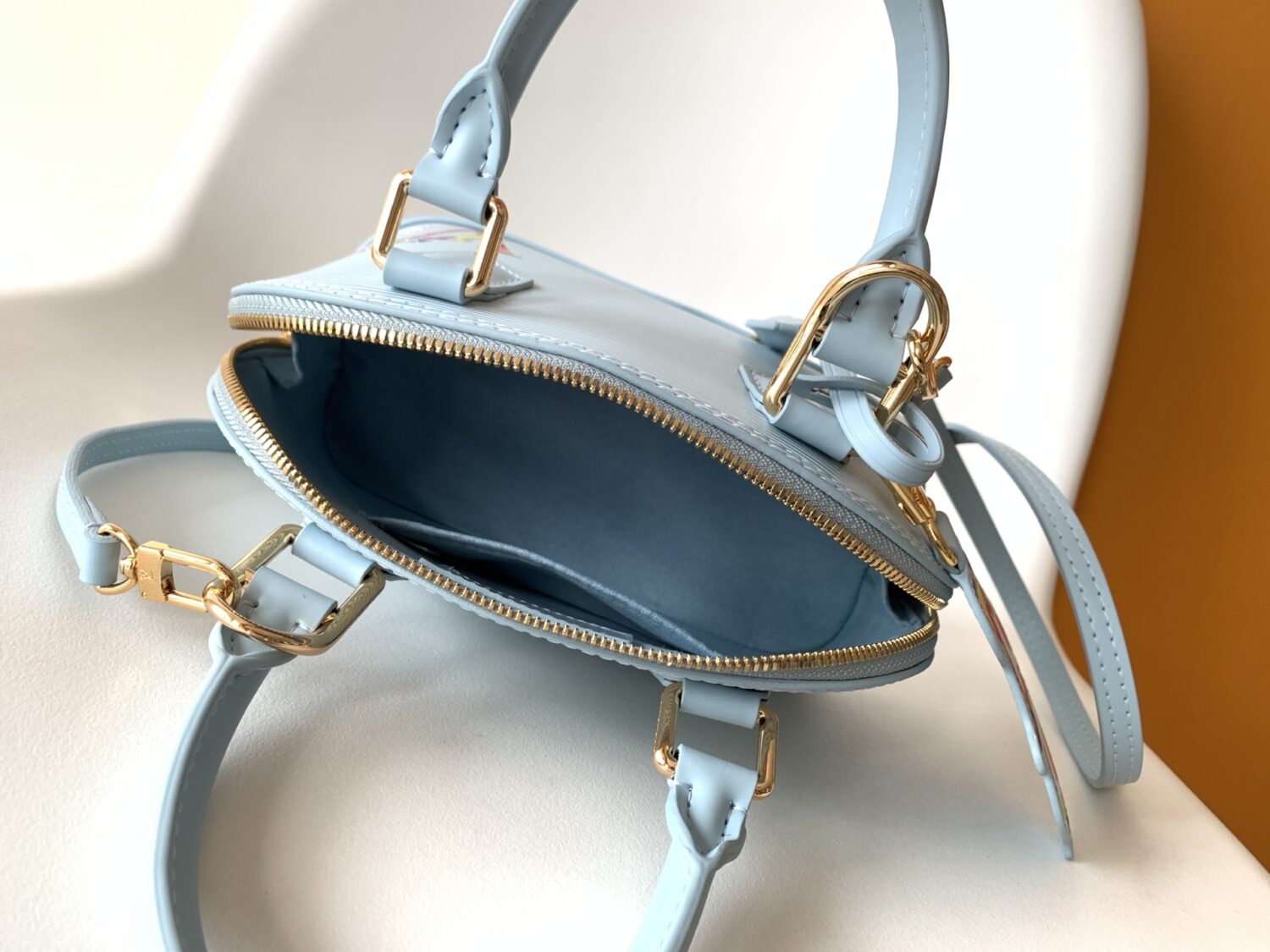 M13670 Black Water Ripple Pattern 14197 Light Blue Water Ripple Pattern (Figurine) Louis Vuitton x Murak bjs Series