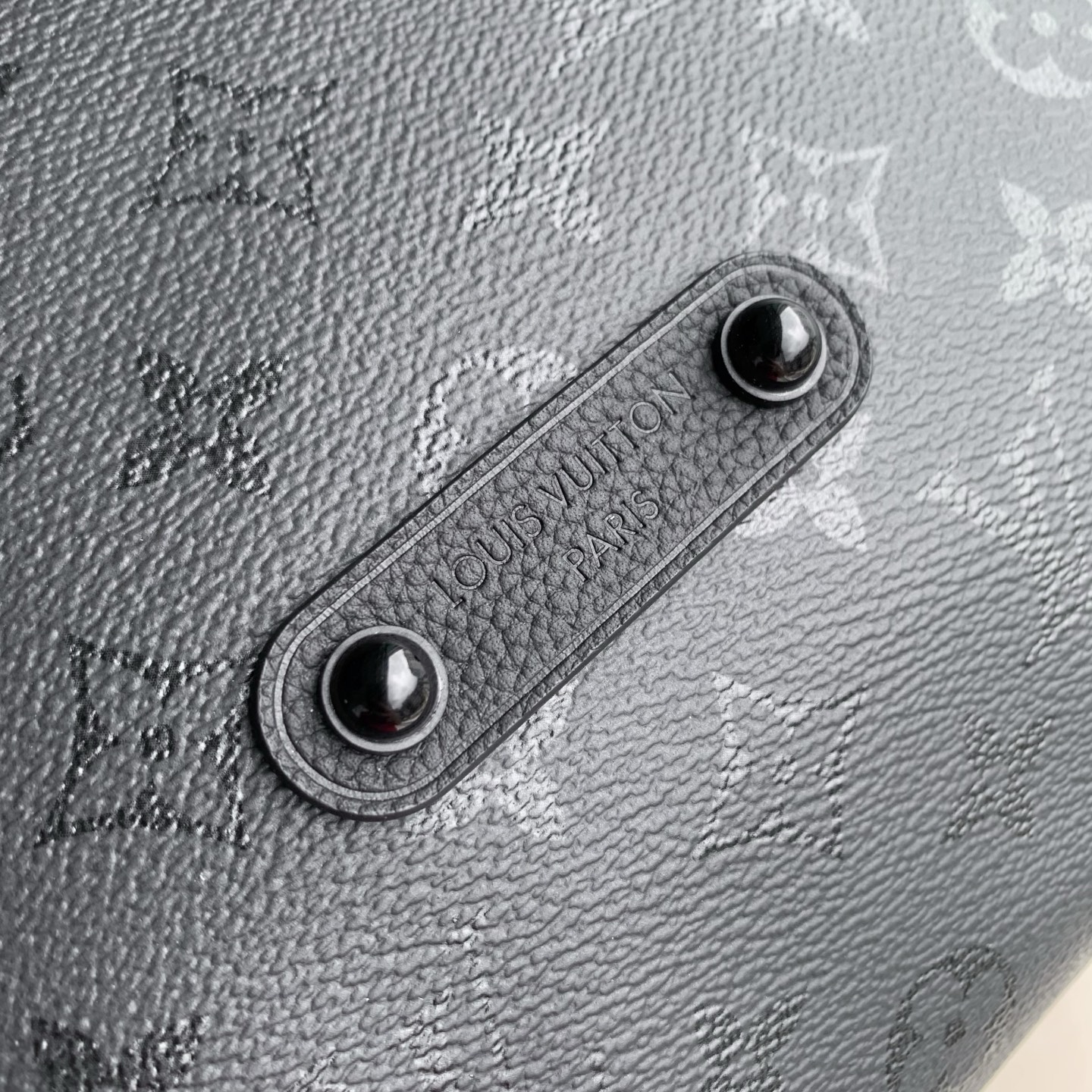 Louis Vuitton M27856 This Vagabond Hobo handbag is made of Monogram Midnight coated canvas with tonal calfskin leather trim.