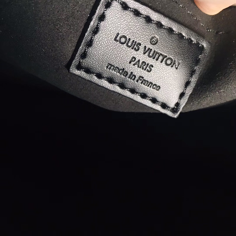 Louis Vuitton M44162 Women's Artistic Director Nicolas Ghesquière launches the Dauphine handbag