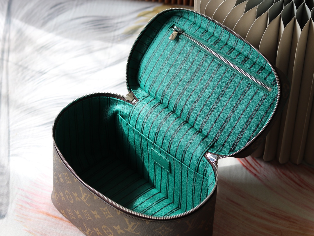 Louis Vuitton M12667 Green This Nice BB cosmetic bag is made from Monogram Macassar canvas.