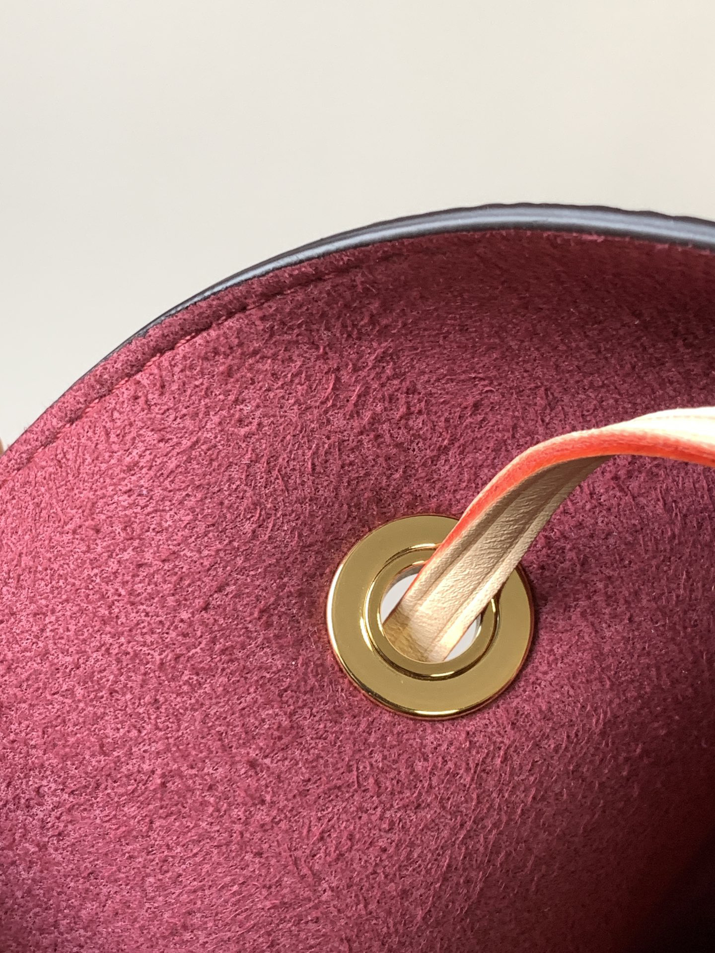 Louis Vuitton M46581 Monogram Canvas Mini Bucket Bag Series NÉONOÉ BB Handbag, featuring a Monogram canvas BB adorned with natural leather.