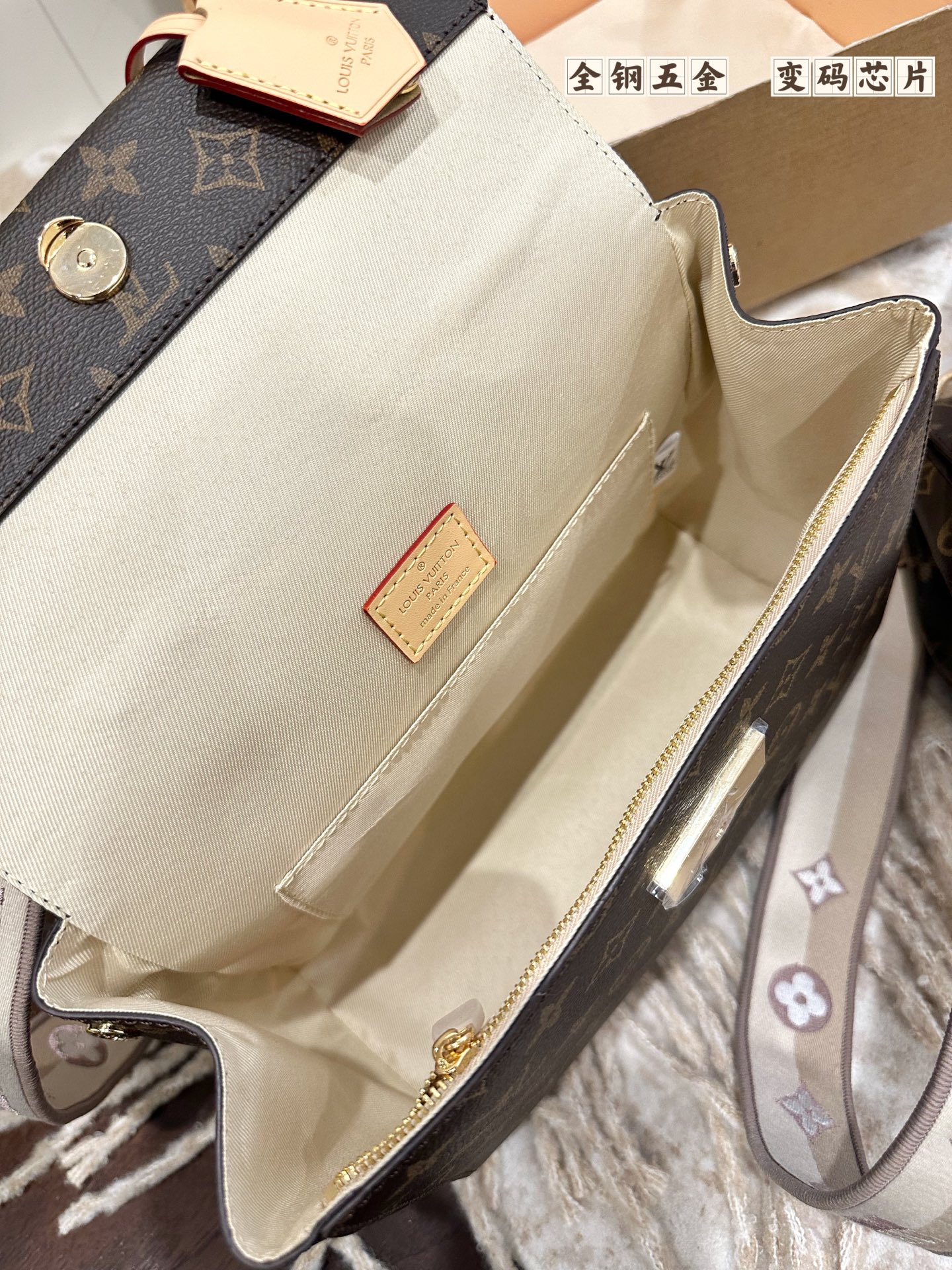 Louis Vuitton This monogrammed, single-shoulder/crossbody bag is so simple 😍 The more you look at it, the better it looks. The capacity is surprisingly generous.