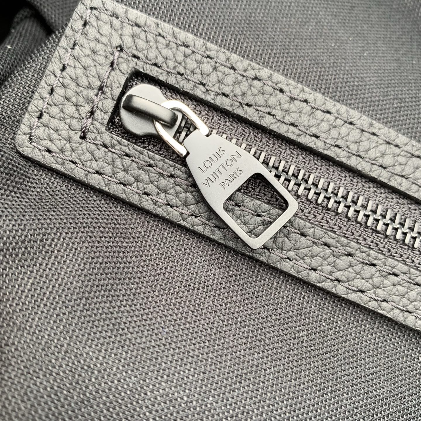 Louis Vuitton M27856 This Vagabond Hobo handbag is made of Monogram Midnight coated canvas with tonal calfskin leather trim.