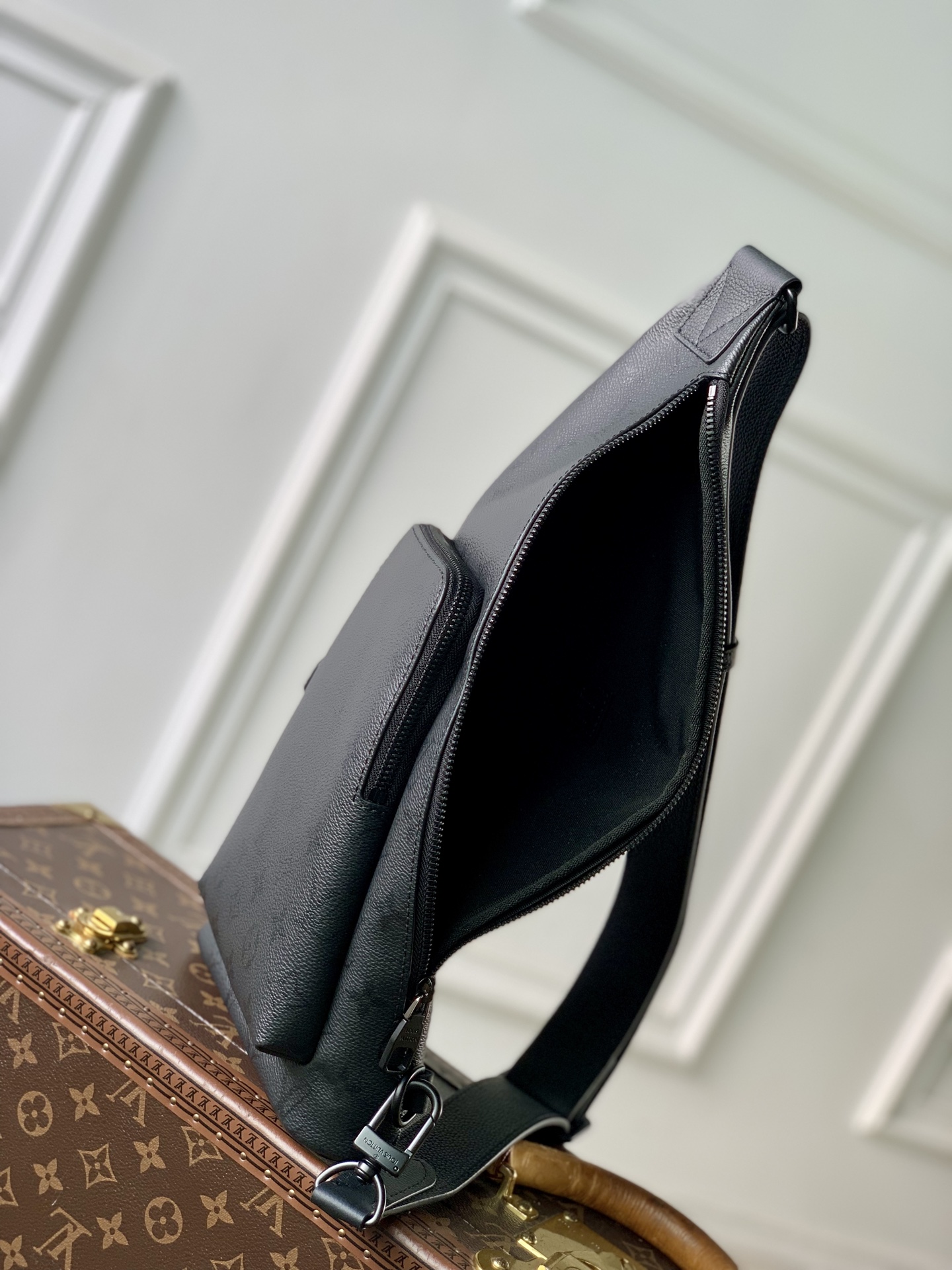 Louis Vuitton The basic silhouette of the M28399 Duo shoulder bag is crafted from the iconic monochrome Monogram Midnight canvas.