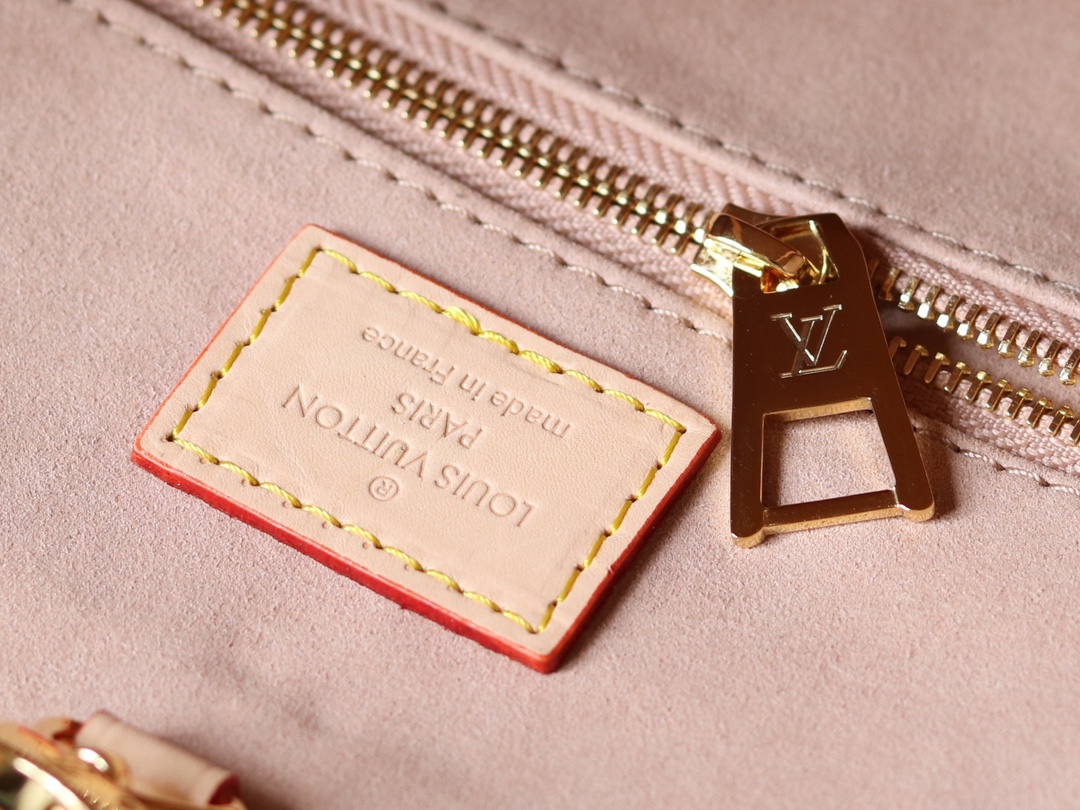 Louis Vuitton M12415 is the official version. This OnTheGo MM offers a seasonal reinterpretation of Louis Vuitton's iconic Monogram canvas.