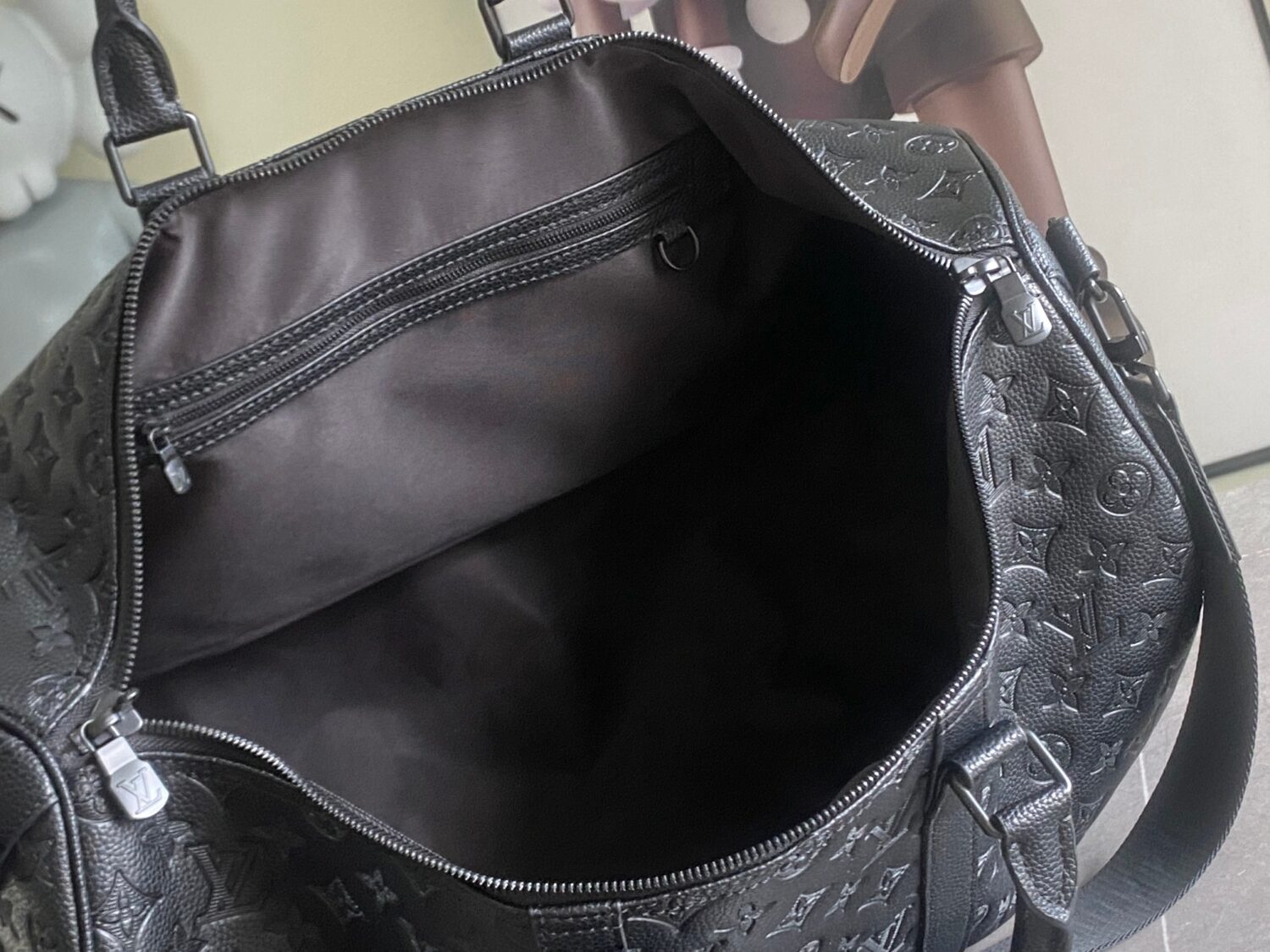 Louis Vuitton The new version of the M44810 Keepall Bandoulière 50 travel bag features the Monogram Shadow design.