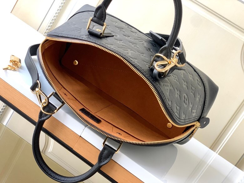 Louis Vuitton M44832 NEO ALMA bb embossed Empreinte leather has a soft feel