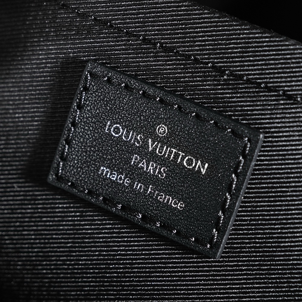 Louis Vuitton 𝐊𝐞𝐞𝐩𝐚𝐥𝐥 𝐂𝐢𝐭𝐲 #M45936# The 𝕂𝕖𝕖𝕡𝕒𝕝𝕝 series has always been a favorite among trendy men.