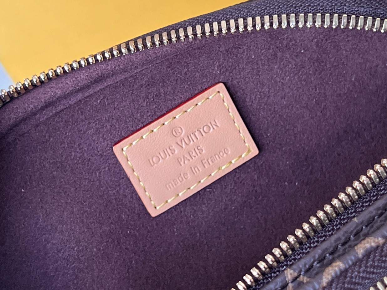 Louis Vuitton【Mini Bumbag】M82335 Monogram Canvas This Mini Bumbag is from the LV Gradient series.